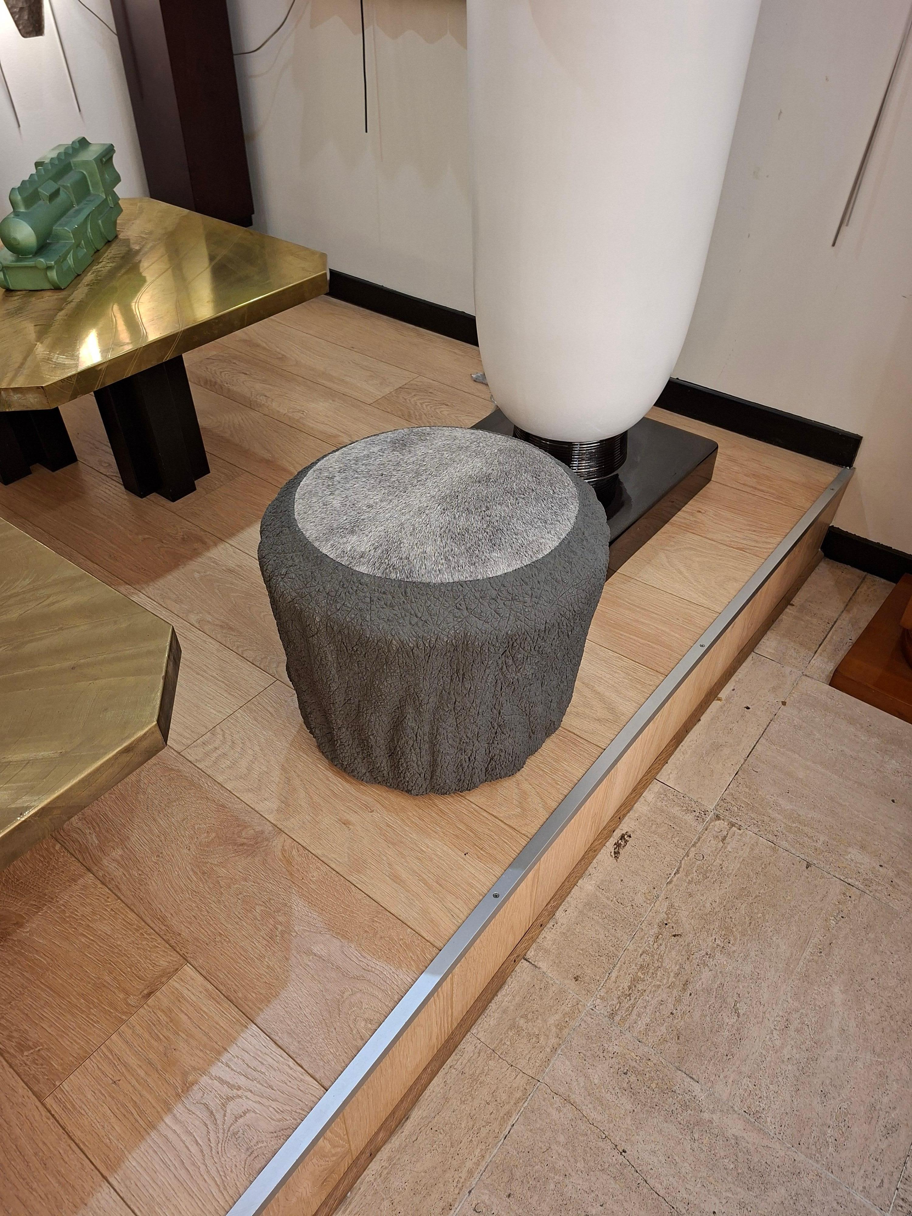 Keramischer Hocker mit Elefantenhautstruktur, von Gilles Caffier n°11/80 im Zustand „Hervorragend“ im Angebot in Saint-Ouen, FR