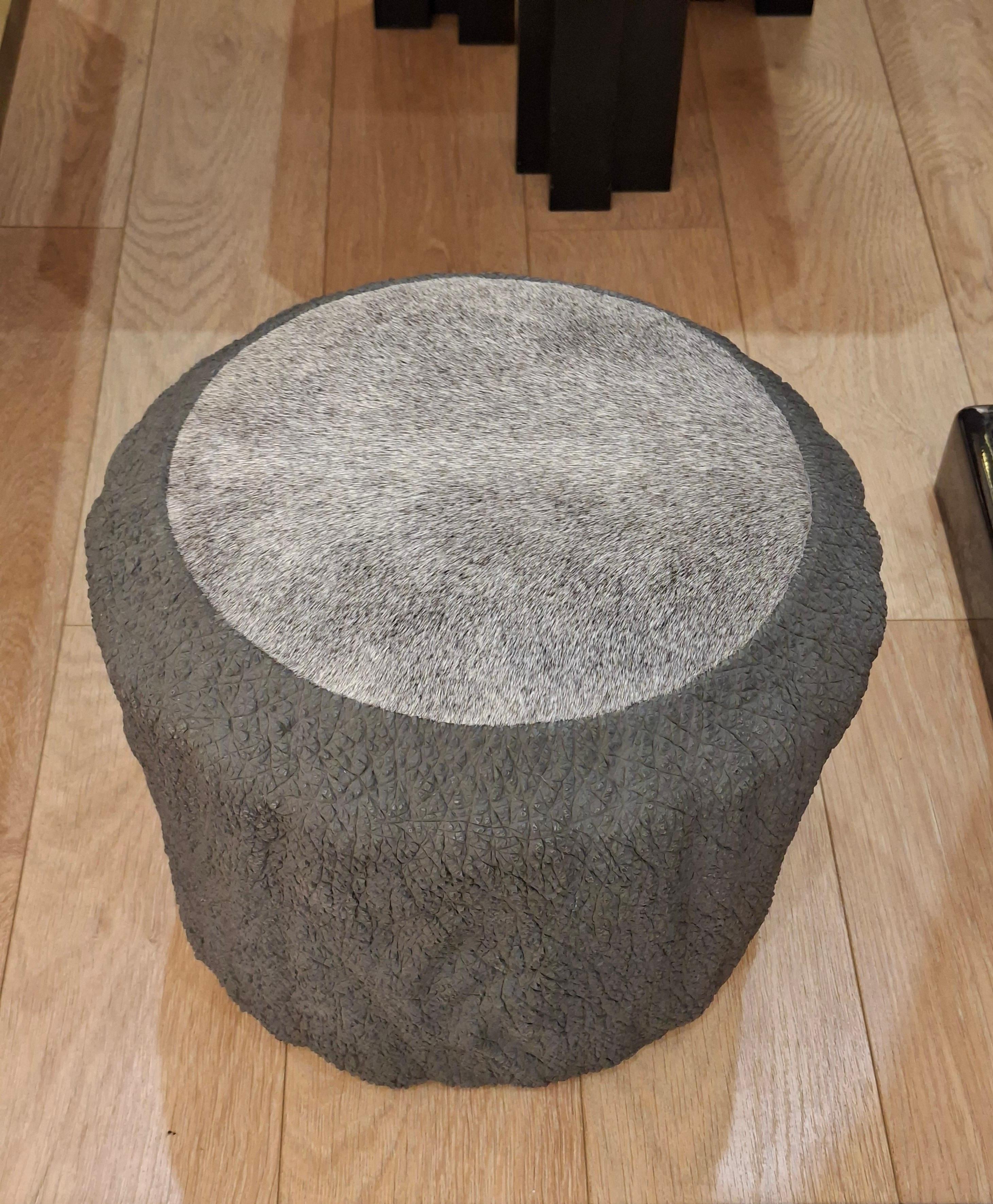 Keramischer Hocker mit Elefantenhautstruktur, von Gilles Caffier n°11/80 im Angebot 3