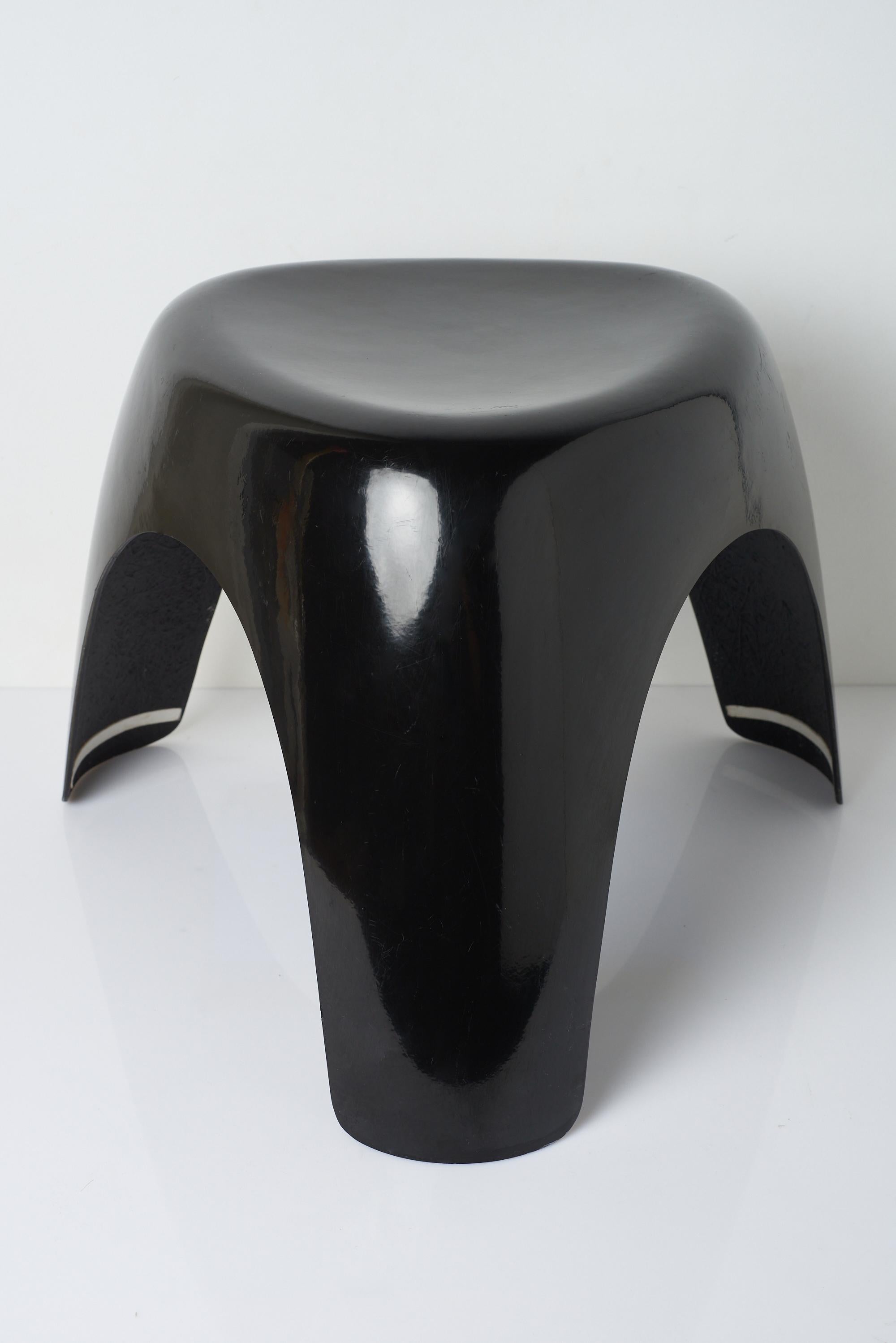 Elephant fiberglass stool by Sori Yanagi, limited edition for Habitat, 2001.No longer in production. The stool has since been reissued by vitra in polypropylene.
Originally designed by the Japanese designer Sori Yanagi for Kotobuki in 1954.
Very