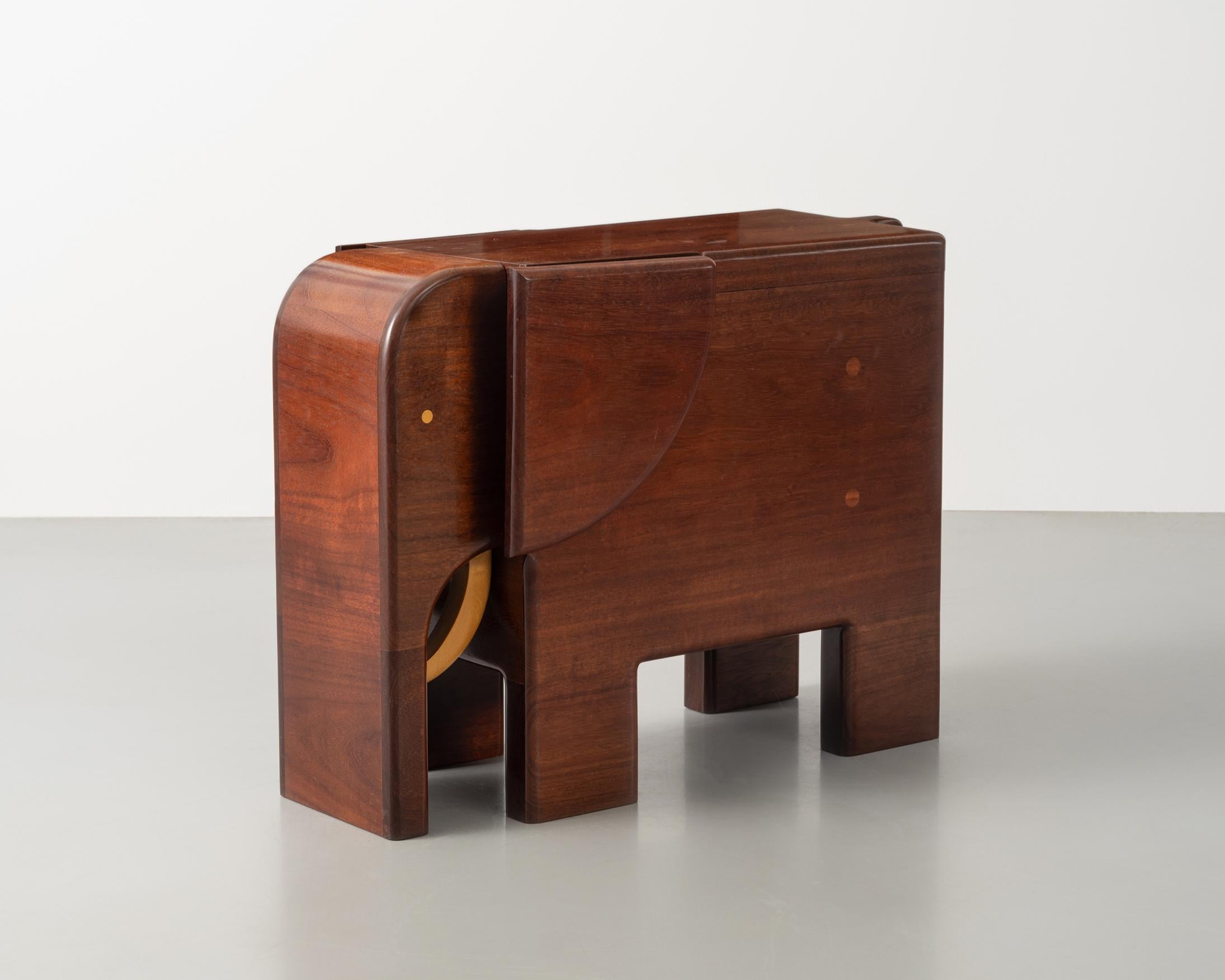 Caja de almacenaje elefante de Pamela Weir-Quiton Estadounidense en venta