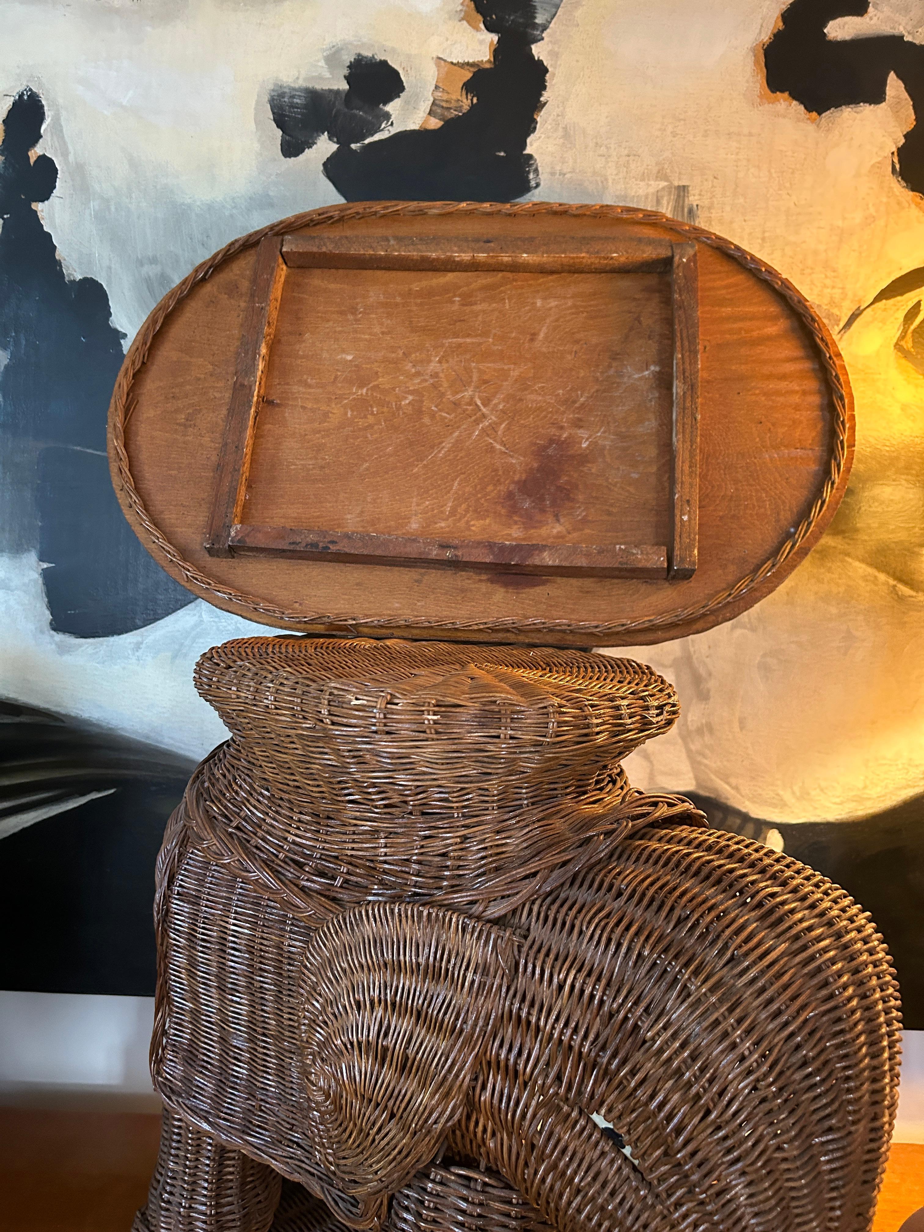 Elefantentisch aus Rattan im Stil von Vivaï del Sud, Italien 1970 im Zustand „Gut“ im Angebot in Saint Rémy de Provence, FR