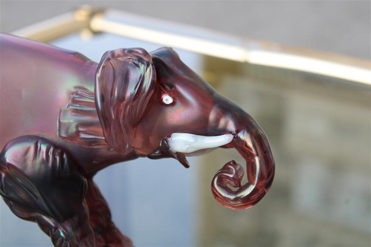 Éléphant des années 1930 en verre de Murano, Italie, motif violet,
très proche du style de Zecchin et de MVM Cappelin.