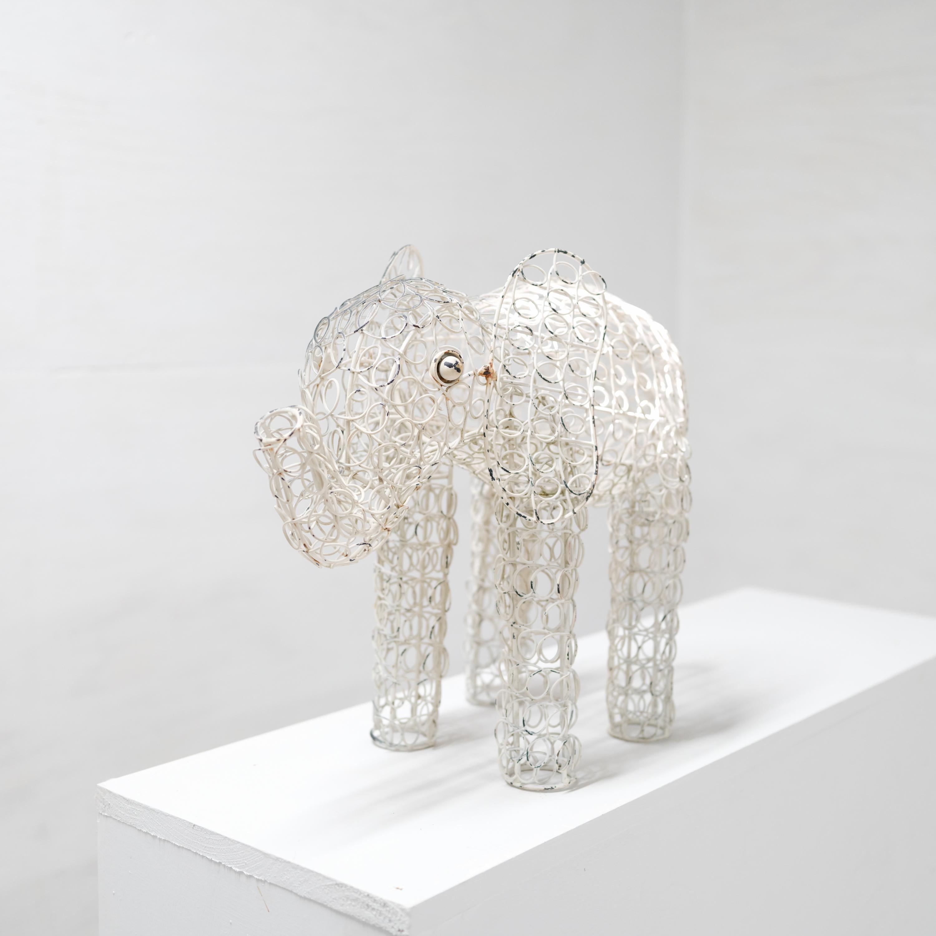 Elephant, Wire Topiary form, Circa 1940s, Original White Paint, Minimalist In Good Condition In Southbury, CT
