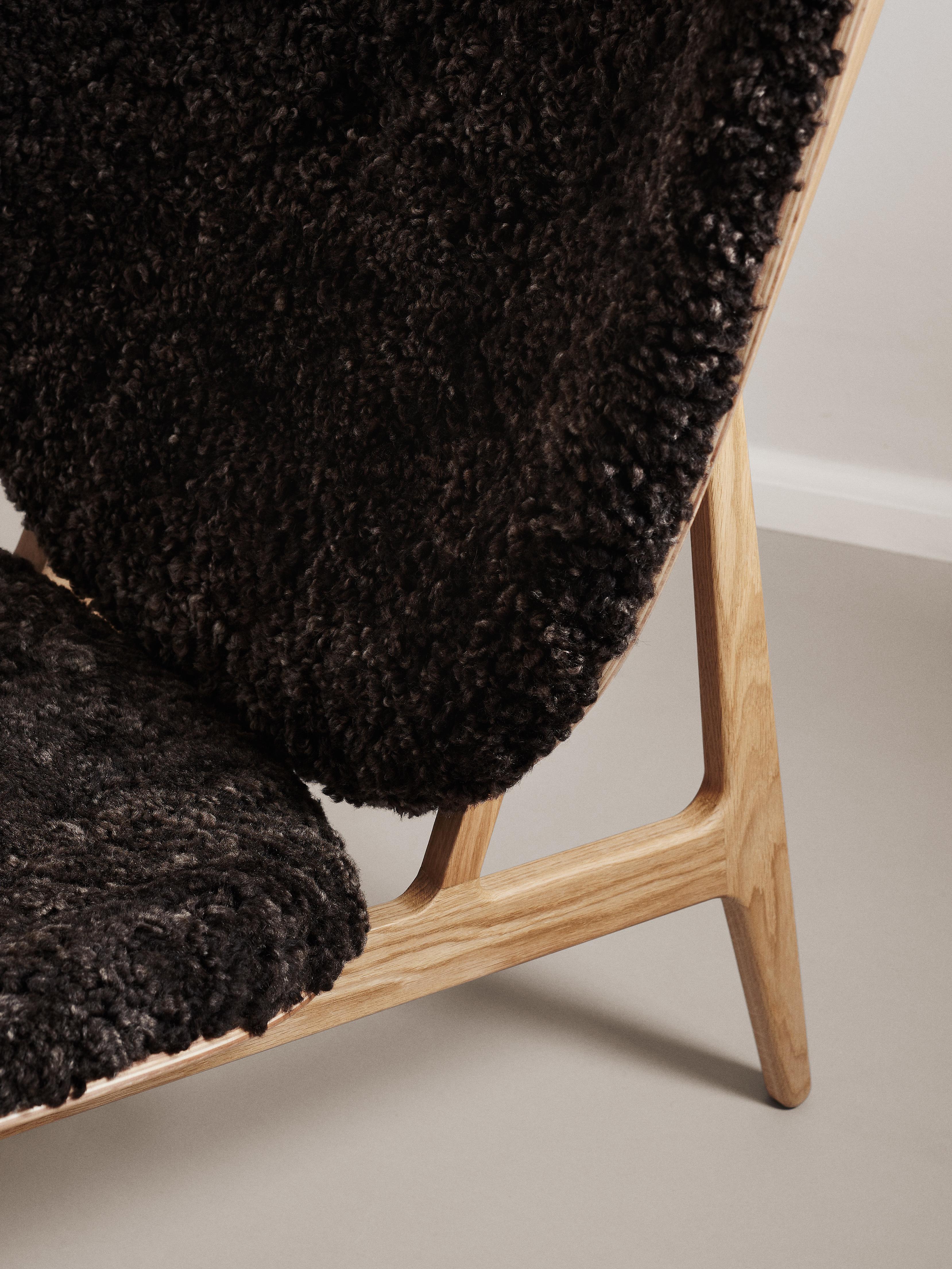 Sgabello in legno 'Elephant' di Norr11, Oak naturale, pelle di pecora in vendita 4
