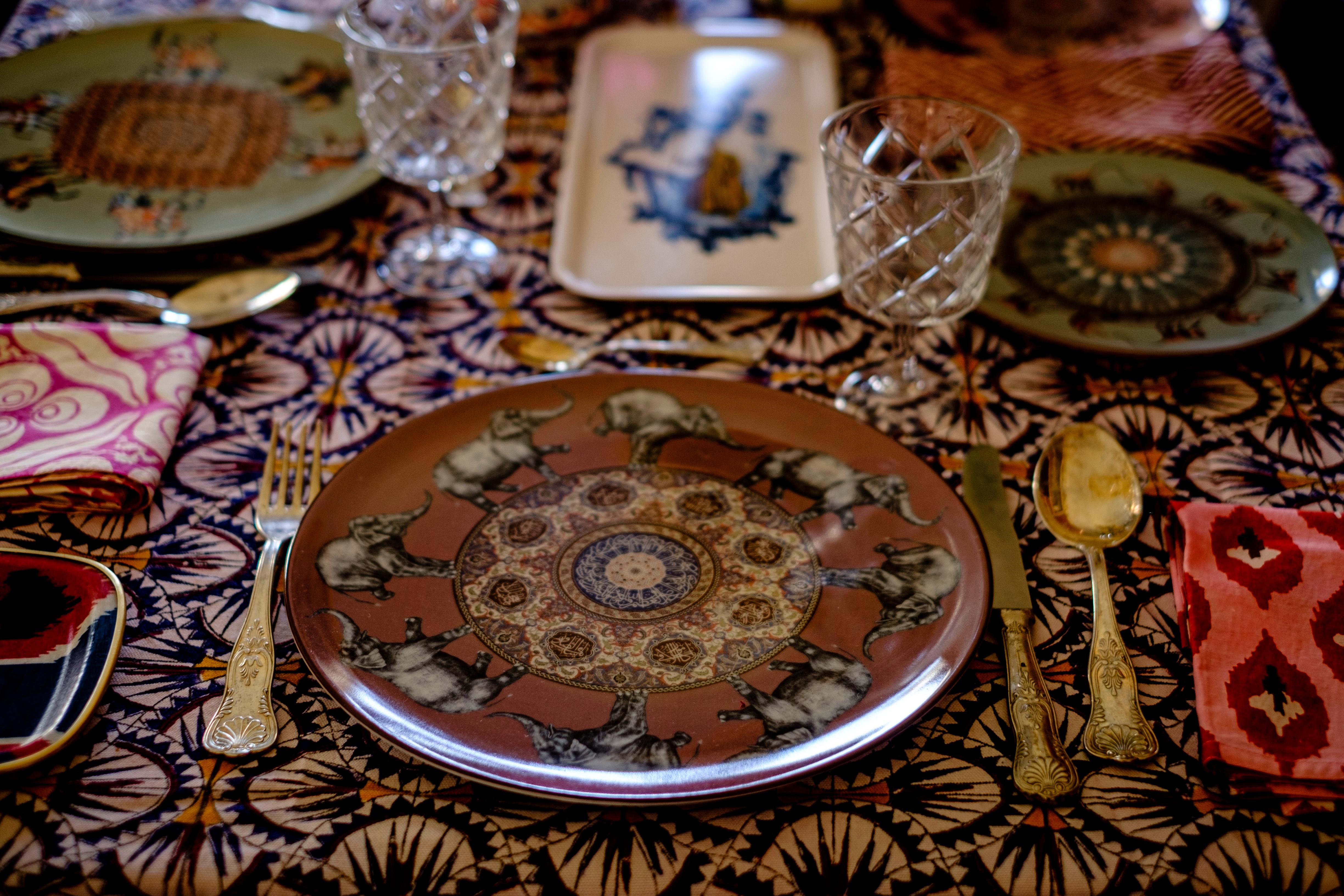 italien Assiette en porcelaine éléphant de Vito Nesta pour Les-Ottomans en vente