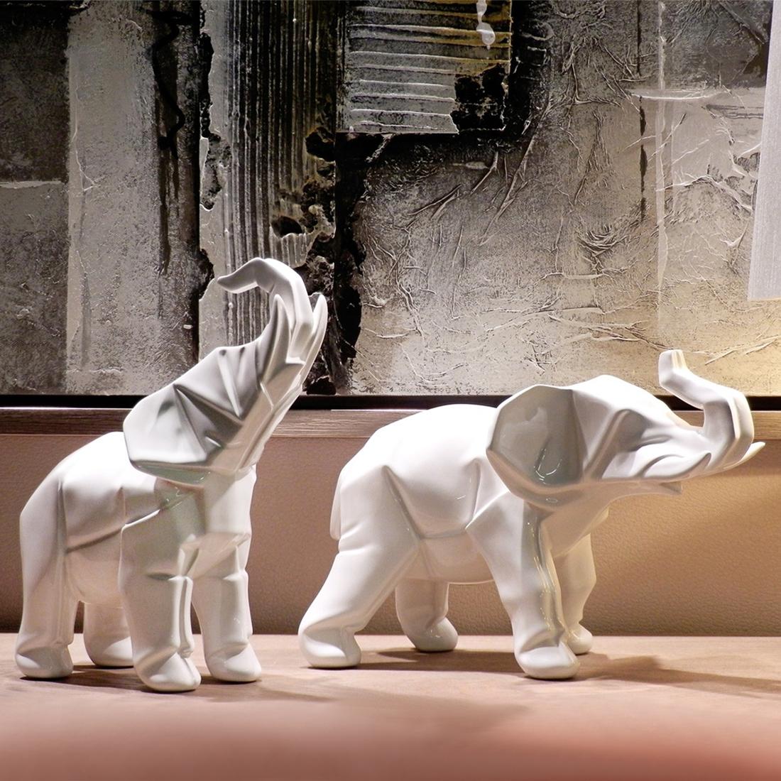 Sculpture elephants set of 2
all in white ceramic.
Measures: A/ L 28 x D 12 x H 18 cm.
B/ L 24 x D 9 x H 22 cm.