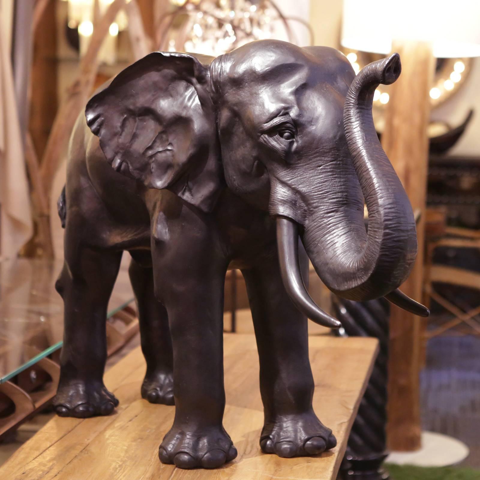 Thai Elephants Set of Two Sculptures in Solid Bronze