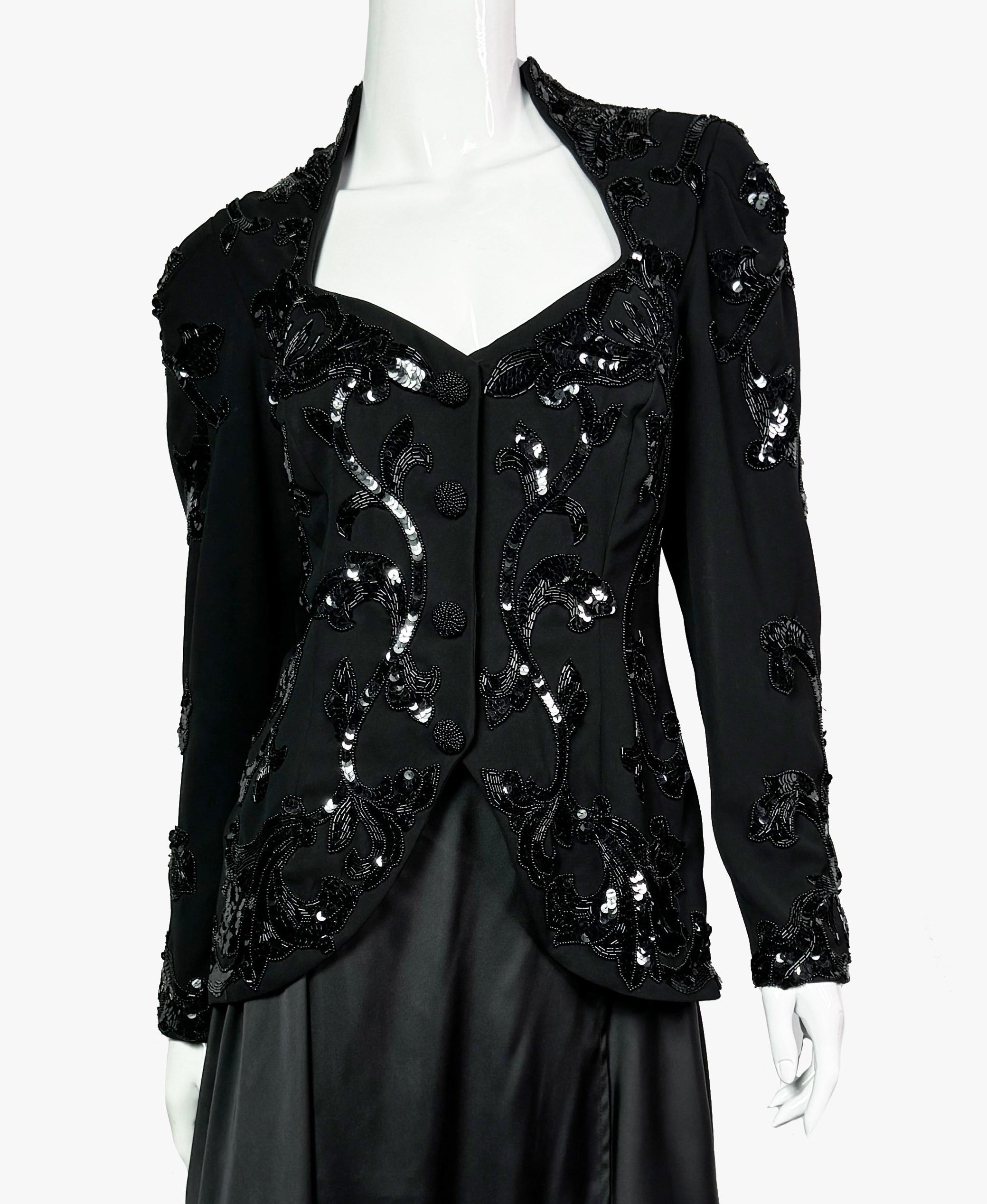 Eletra Casadei vintage sequined black evening blazer

Size – M

Length – 68,5 cm

Armpit to armpit – 45 cm

Shoulder + sleeve – 75 cm

Waist – 81 cm

Fabric – not listed

Condition – very good

 ........Additional information ........

- Photo might