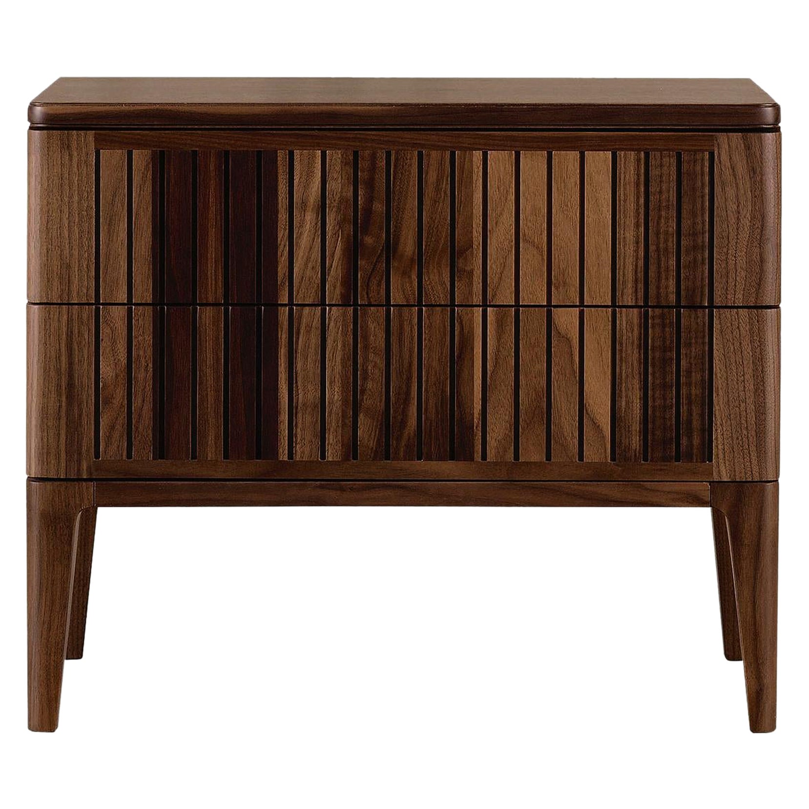 Table de chevet Eleva en bois massif, noyer en finition naturelle faite à la main, contemporaine