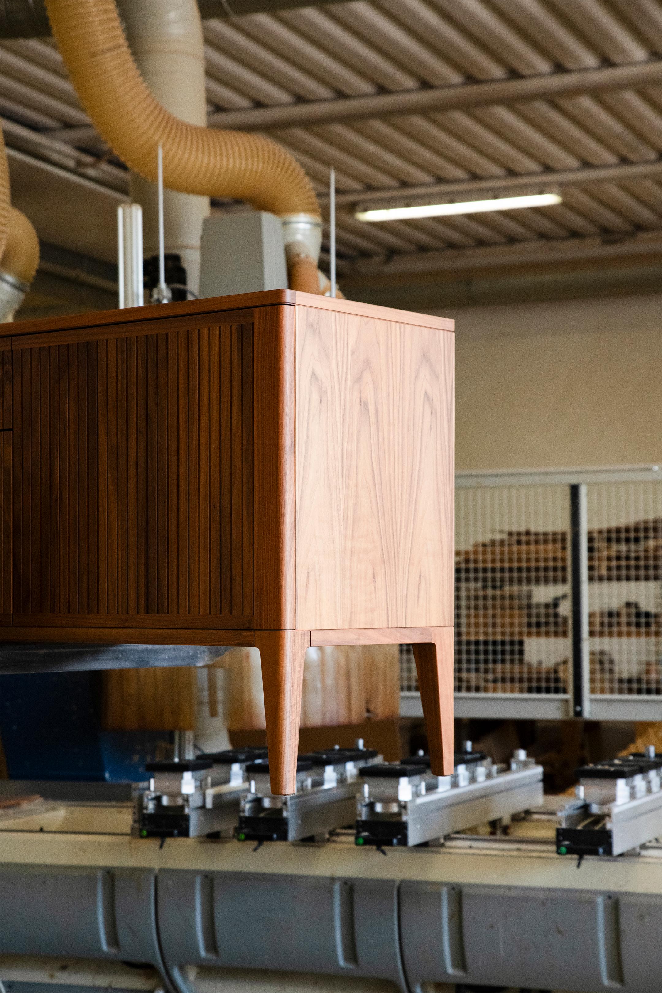 Buffet en bois massif Eleva, Wood Wood en finition Hand Made Nature, Contemporary en vente 11