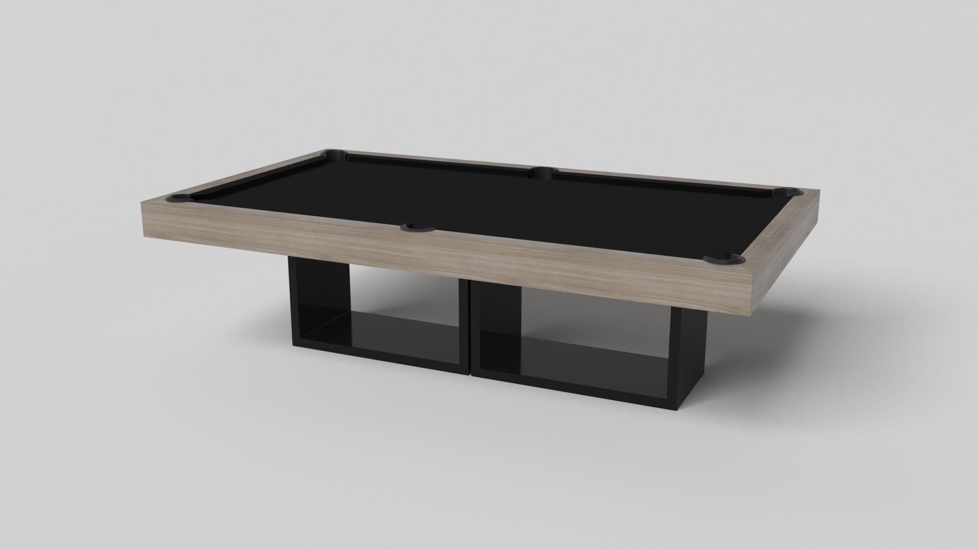 Soutenu par deux piédestaux rectangulaires ouverts en guise de base, ce billard artisanal est moderne et minimaliste avec sa combinaison de formes simples et géométriques. Vue de face, l'utilisation de l'espace négatif est évidente ; vue de côté, la