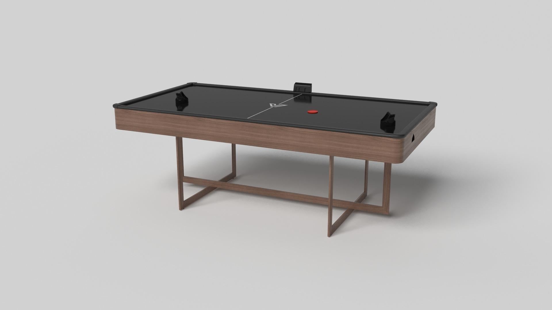 Avec une base ouverte en métal, notre table Beso est une expression unique de formes contemporaines et d'espace négatif. Cette table d'air hockey est fabriquée à la main par nos maîtres artisans avec une base rectangle dans rectangle qui reprend les