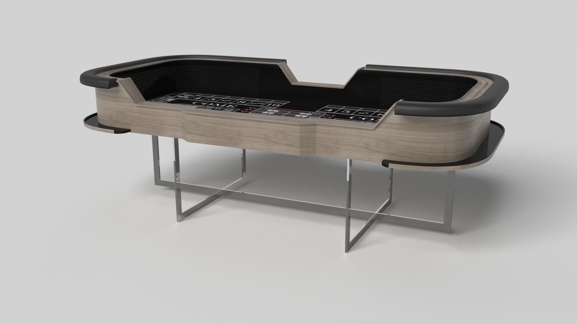 Avec une base ouverte en métal, notre table Beso est une expression unique de formes contemporaines et d'espace négatif. Cette table de craps est fabriquée à la main par nos maîtres artisans avec une base rectangle dans rectangle qui reprend les
