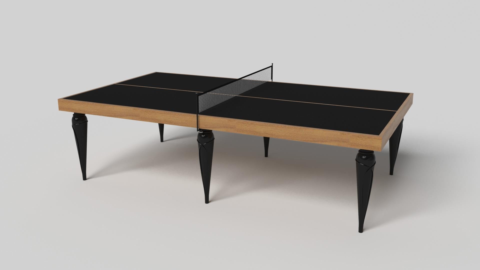 Los detalles en oro champán añaden una elegancia innegable a esta lujosa mesa de ping-pong. Este diseño, que ofrece una jugabilidad superior y un estilo sin concesiones, presenta detalles tallados a mano, elementos metálicos decorativos y sabots