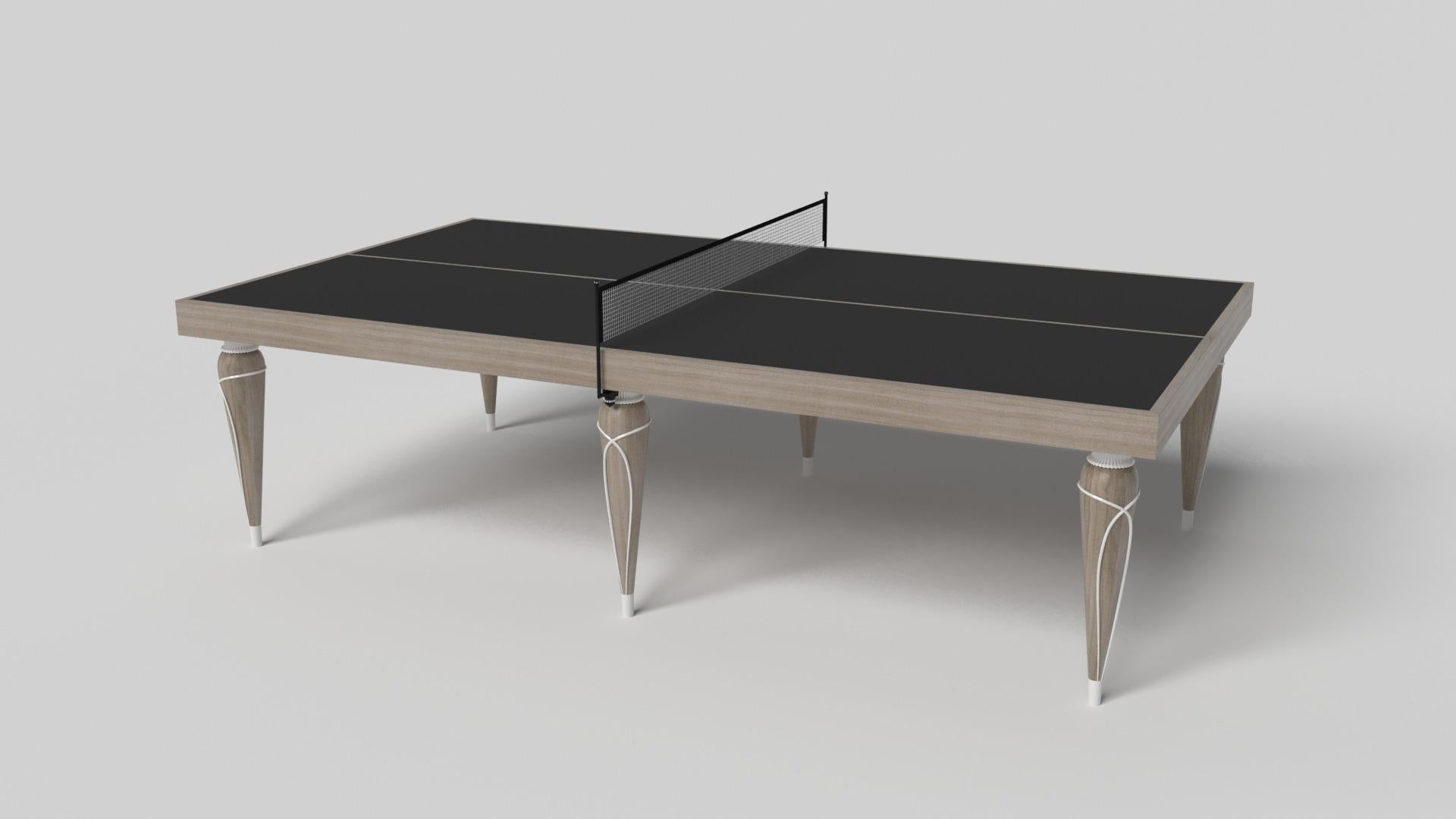 Los detalles en oro champán añaden una elegancia innegable a esta lujosa mesa de ping-pong. Este diseño, que ofrece una jugabilidad superior y un estilo sin concesiones, presenta detalles tallados a mano, elementos metálicos decorativos y sabots