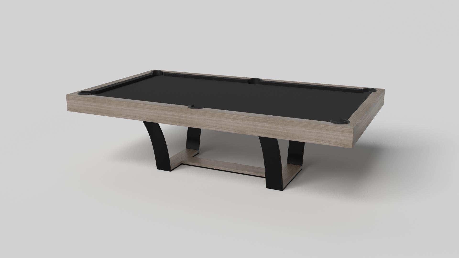 Mit seinem I-förmigen Metallsockel, den leicht abgeschrägten Metallbeinen und der kontrastierenden Holzplatte strahlt der Elite-Billardtisch moderne Raffinesse aus und erinnert gleichzeitig an das Art-Déco-Design. Dieser Tisch ist ein Stilmix, der