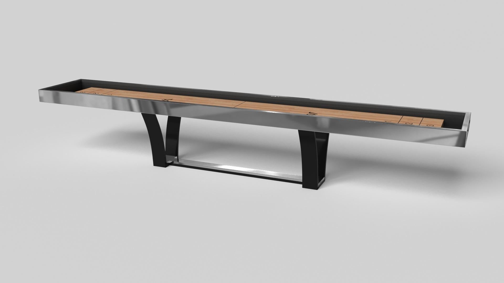 Inspirée par l'œuvre d'Antoni Gaudi et le mouvement du modernisme catalan, la table de shuffleboard Draco en noyer affiche un style audacieux avec des pieds lisses et incurvés et une surface en bois d'érable riche et lisse de qualité professionnelle
