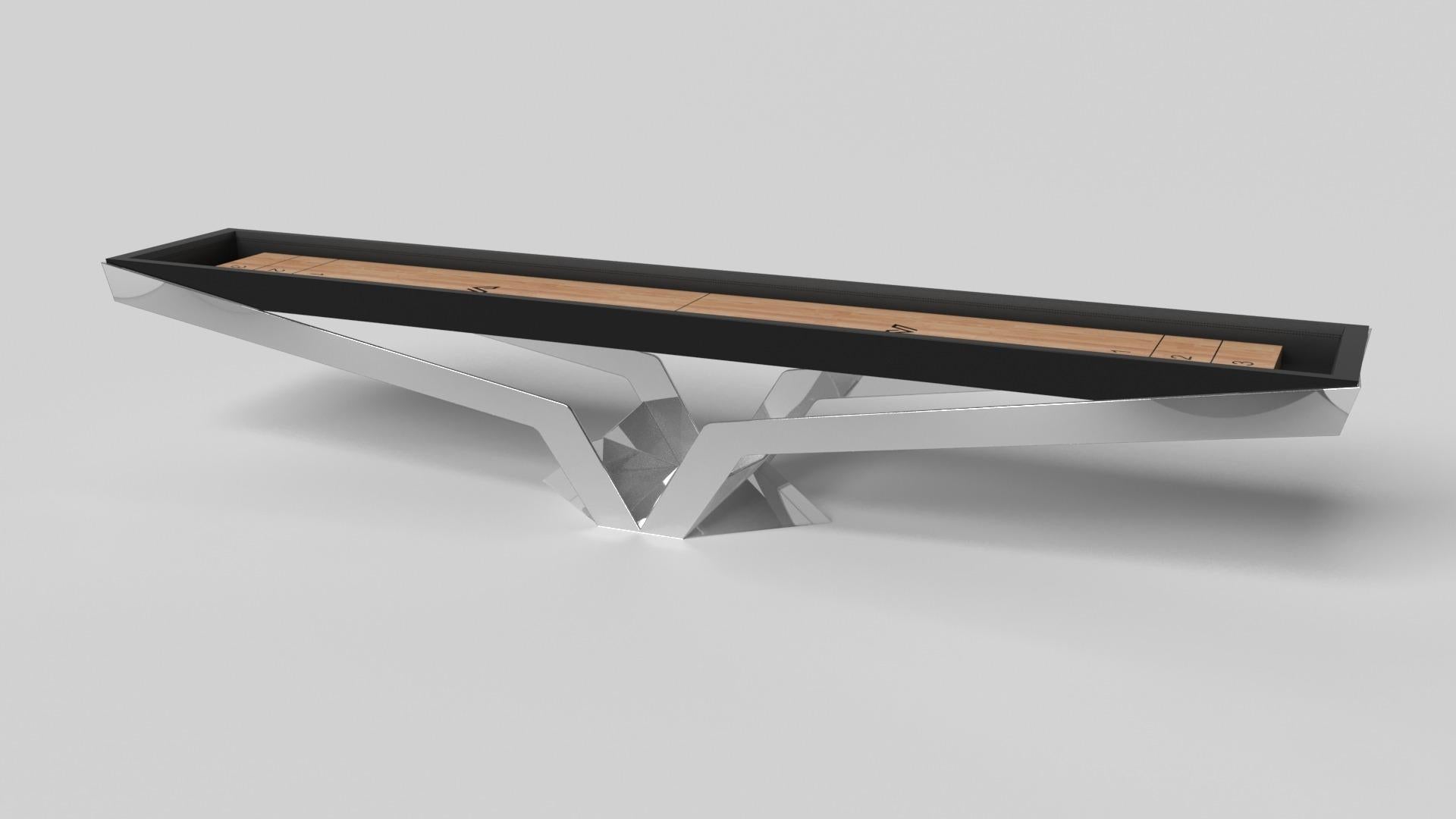La table de shuffleboard Enzo s'inspire des angles aérodynamiques des véhicules européens haut de gamme. Conçue avec des lignes épurées en forme de V et une utilisation réfléchie de l'espace négatif, cette table affiche un esprit énergique tout en