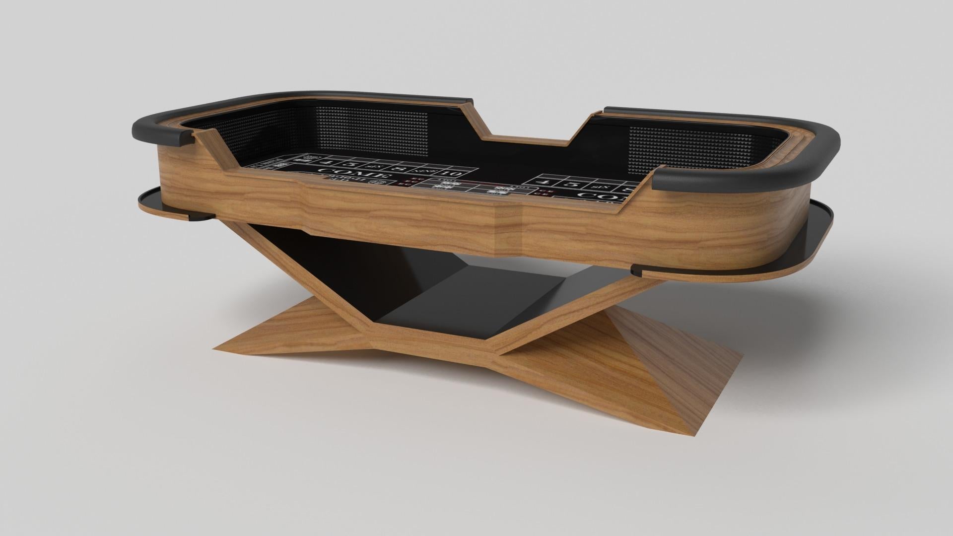 Der Craps-Tisch Kors aus verchromtem Metall ist ein hervorragendes Beispiel für kontrastierende geometrische Formen. Dieser Tisch verfügt über ein kantiges Untergestell, das die Schönheit des negativen Raums in der Vorderansicht hervorhebt. In der