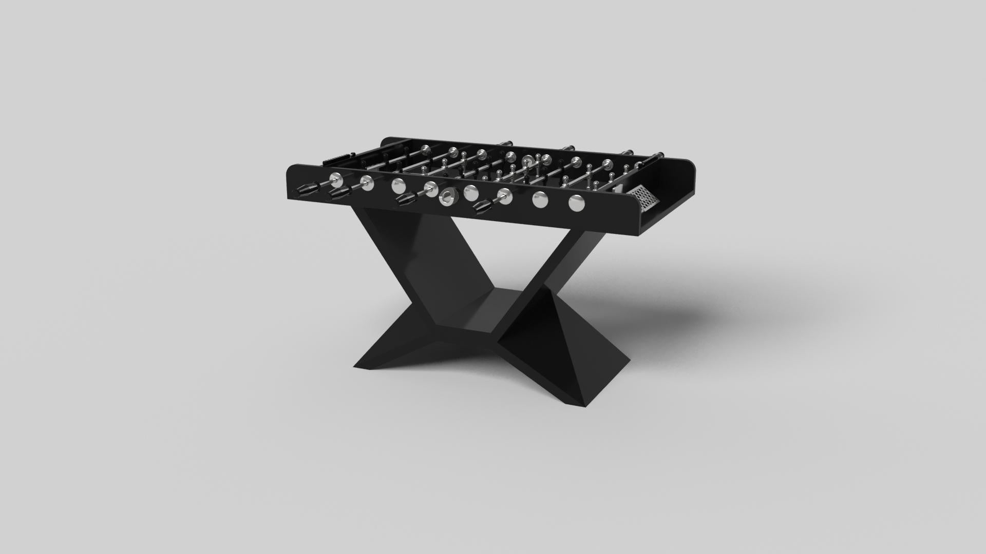 En chrome, le baby-foot Kors est un excellent exemple de formes géométriques contrastées. Cette table présente une base angulaire qui met en valeur la beauté de l'espace négatif vu de face. Vu de côté, il offre une perspective complètement
