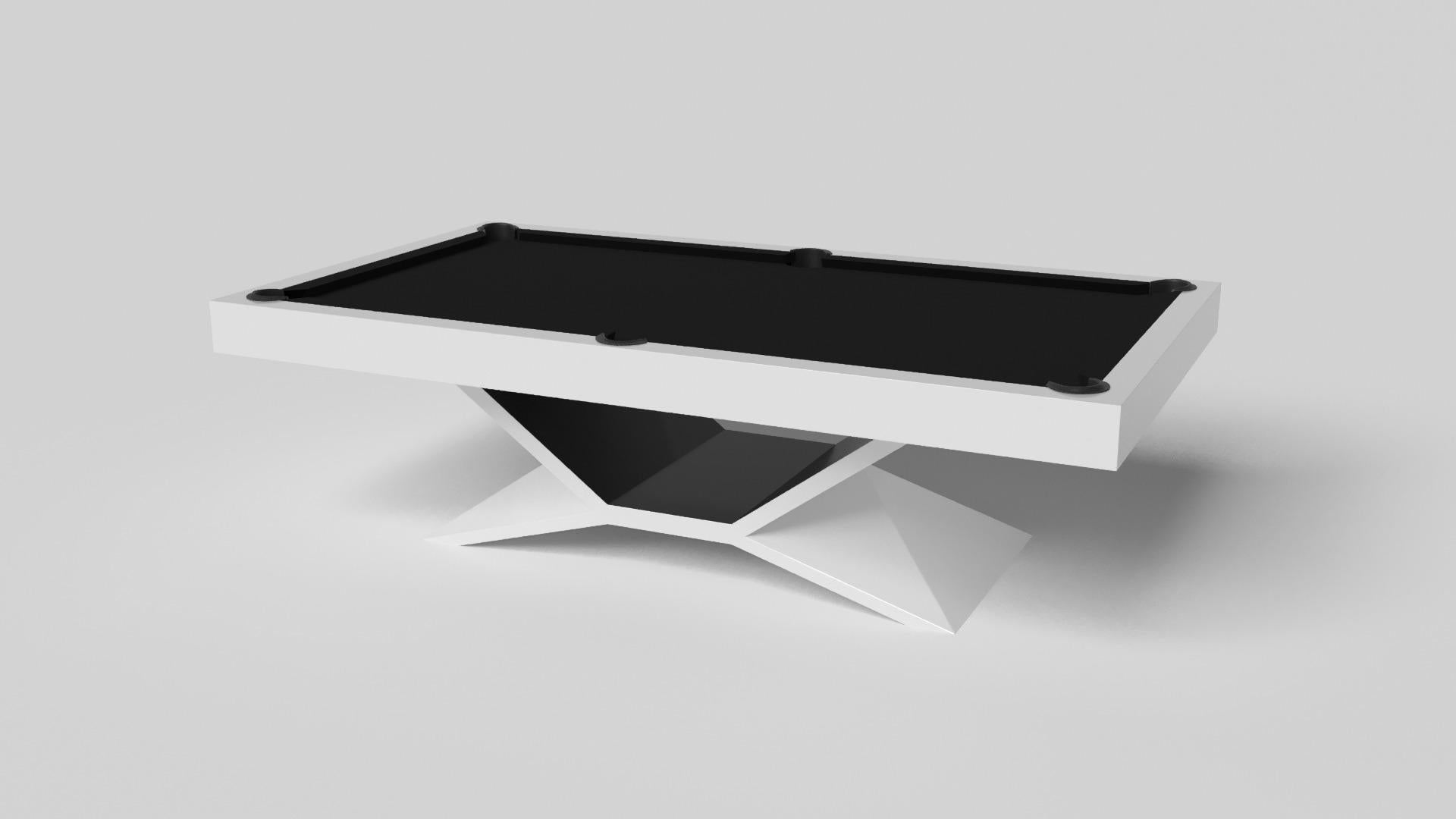 En chrome, la table de billard Kors est un exemple supérieur de formes géométriques contrastées. Cette table présente une base angulaire qui met en valeur la beauté de l'espace négatif vu de face. Vu de côté, il offre une perspective complètement