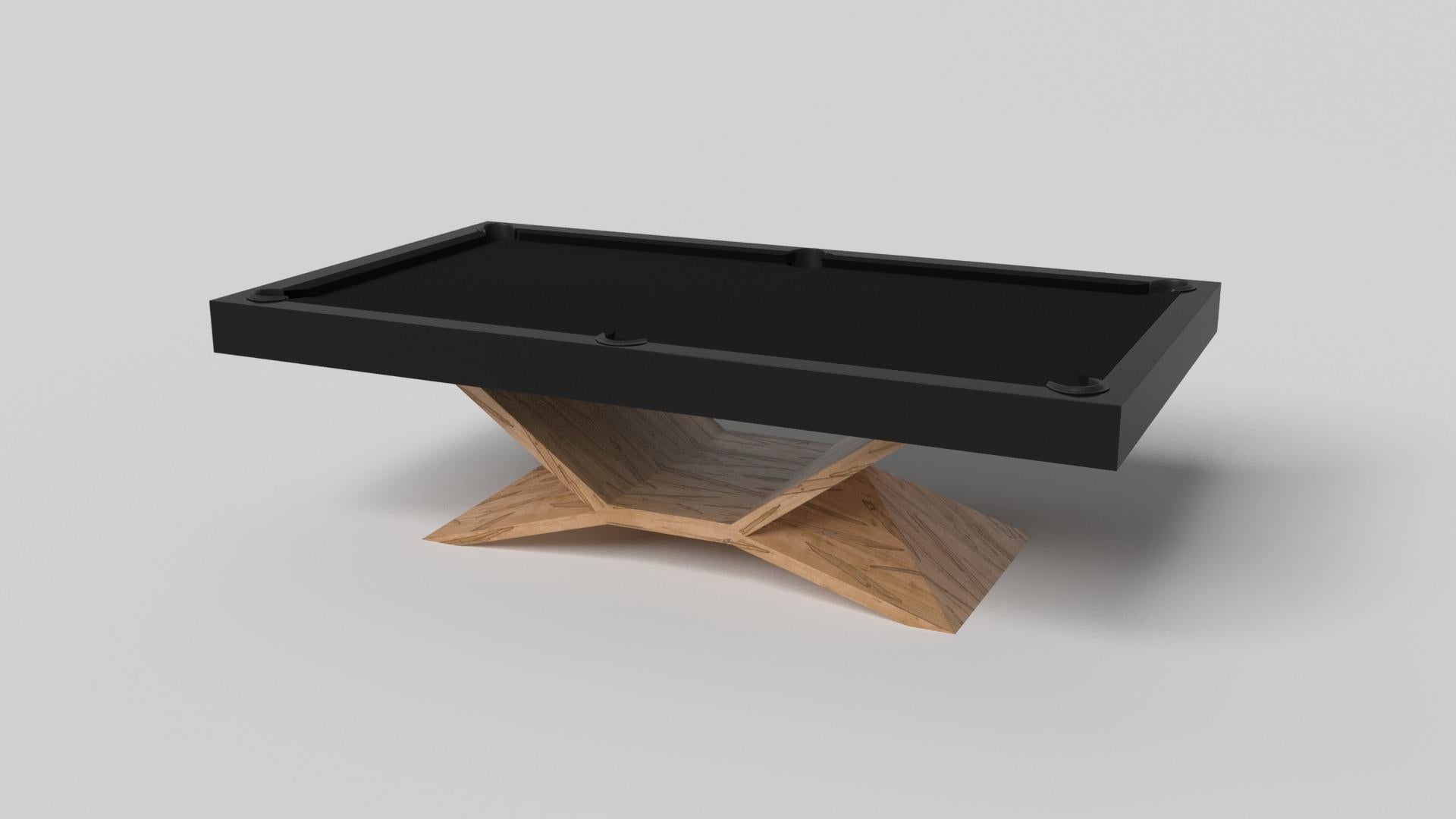 En chrome, la table de billard Kors est un exemple supérieur de formes géométriques contrastées. Cette table présente une base angulaire qui met en valeur la beauté de l'espace négatif vu de face. Vu de côté, il offre une perspective complètement