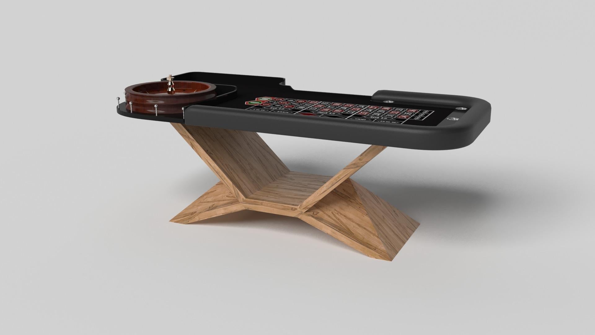 En métal chromé, la table de roulette Kors est un exemple supérieur de formes géométriques contrastées. Cette table présente une base angulaire qui met en valeur la beauté de l'espace négatif vu de face. Vu de côté, il offre une perspective