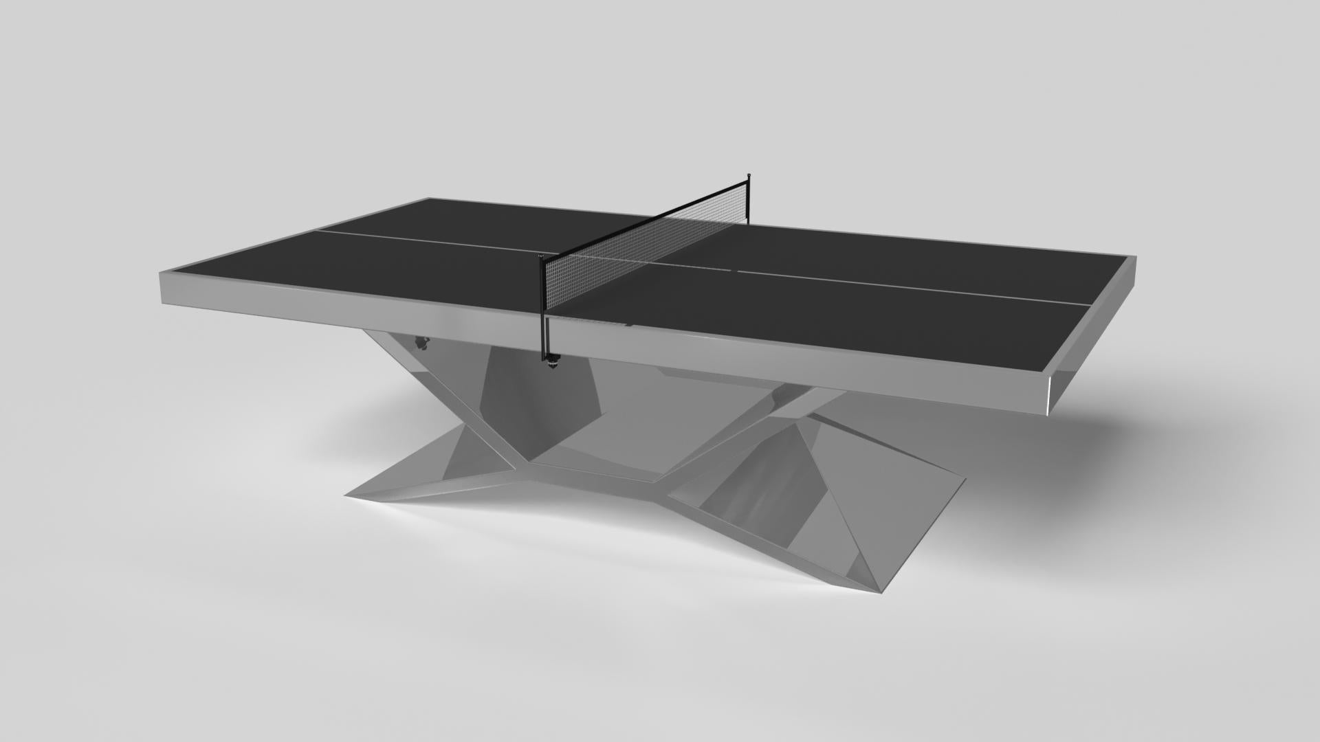 En chrome, la table de tennis de table Kors est un exemple supérieur de formes géométriques contrastées. Cette table présente une base angulaire qui met en valeur la beauté de l'espace négatif vu de face. Vu de côté, il offre une perspective