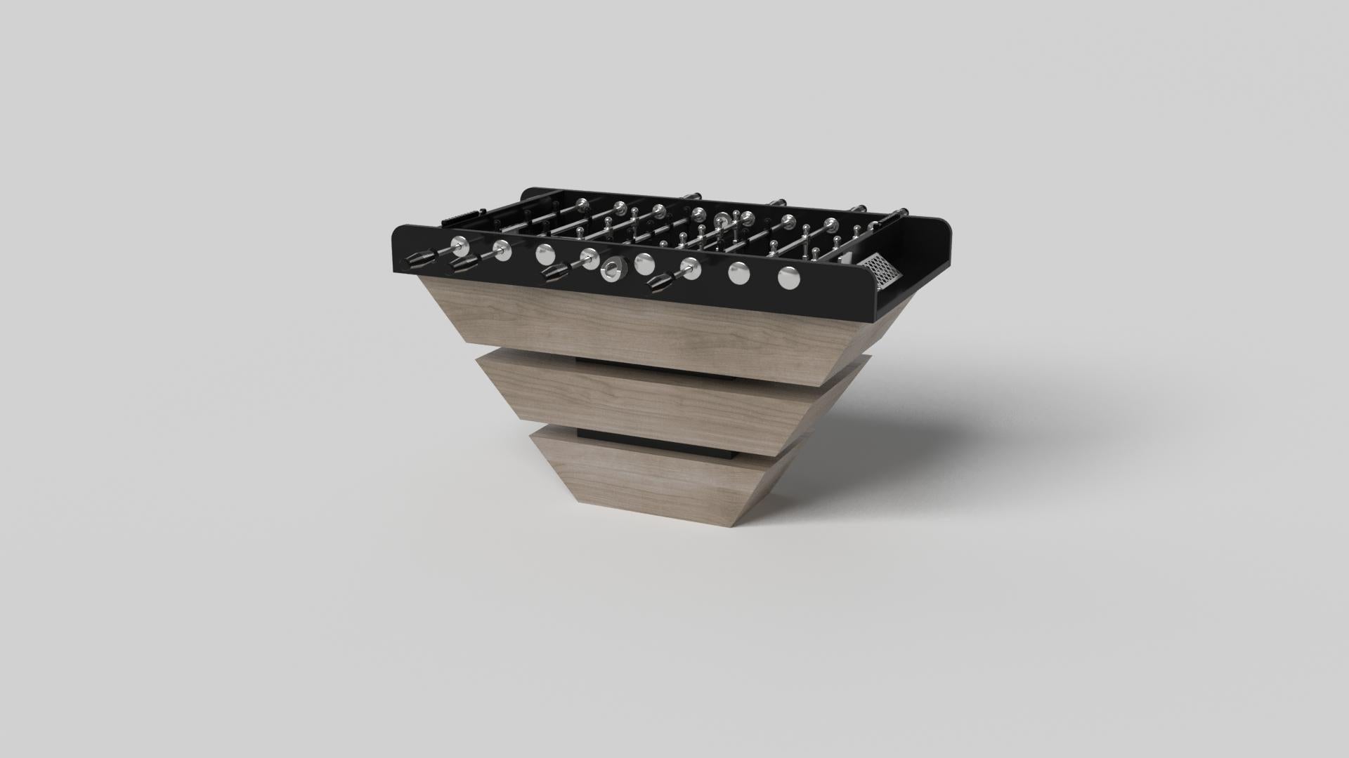 Drei massive Metallteile scheinen um einen verborgenen Sockel in der Mitte zu schweben und machen den Louve-Kickertisch in Chrom zu einem unserer ausgefallensten Designs. Dieser moderne Spieltisch ist aus robustem Metall gefertigt und mit einer