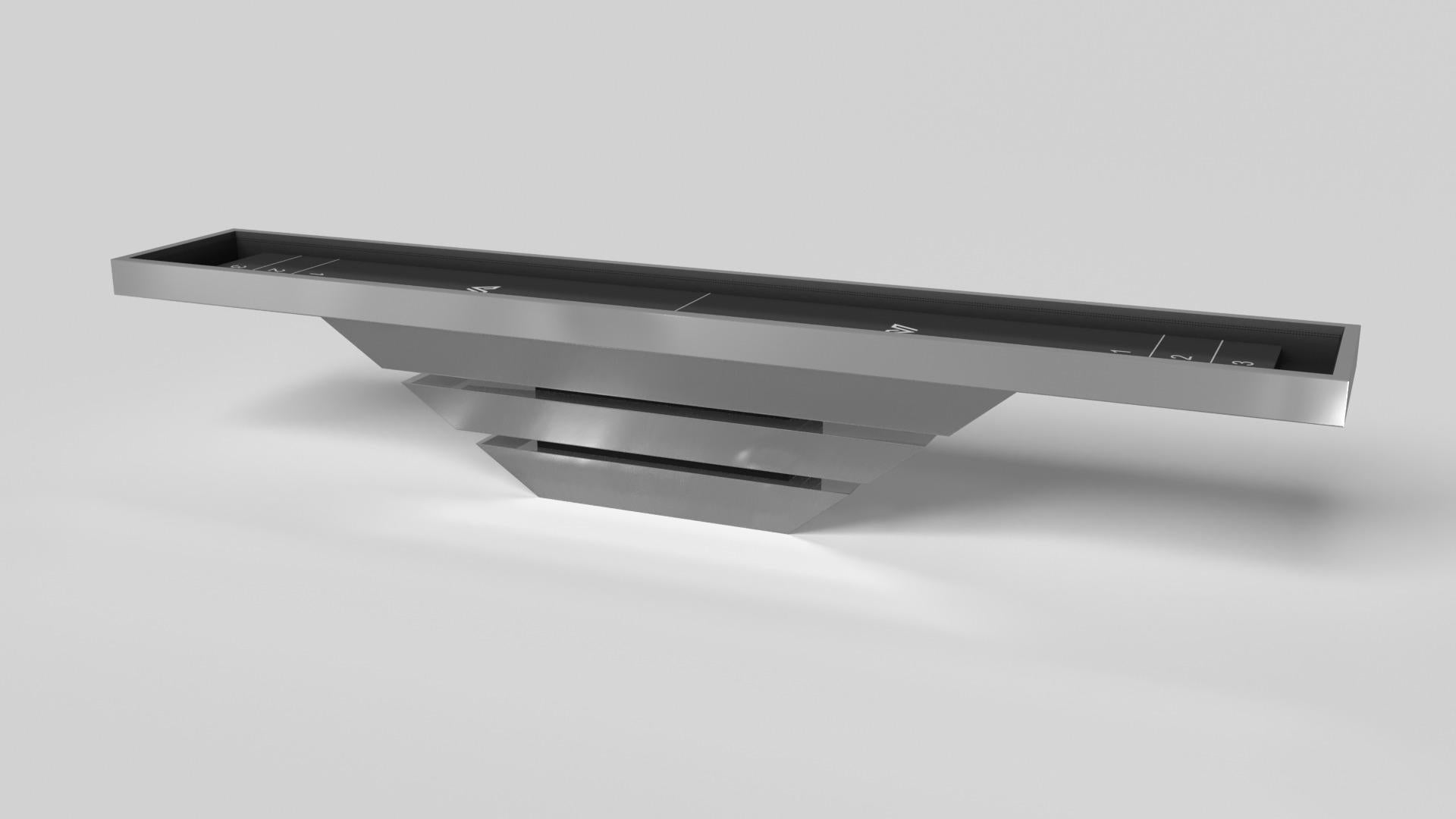 Trois pièces de bois massif semblent flotter autour d'une base centrale dissimulée, ce qui fait de la table de shuffleboard Louve en chrome l'un de nos designs les plus surprenants. Fabriquée en bois d'érable massif et agrémentée d'une surface en