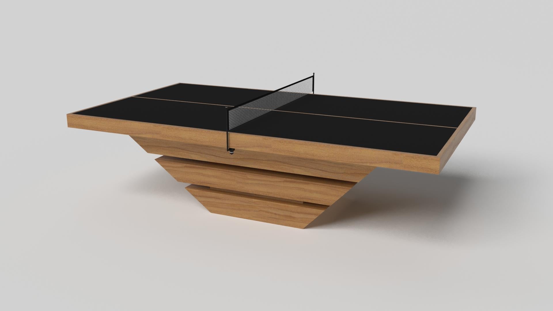 Tres sólidas piezas de metal parecen flotar alrededor de una base central oculta, haciendo de la mesa de ping-pong Louve cromada uno de nuestros diseños más alucinantes. Fabricada en metal resistente y detallada con una red reglamentaria en la parte
