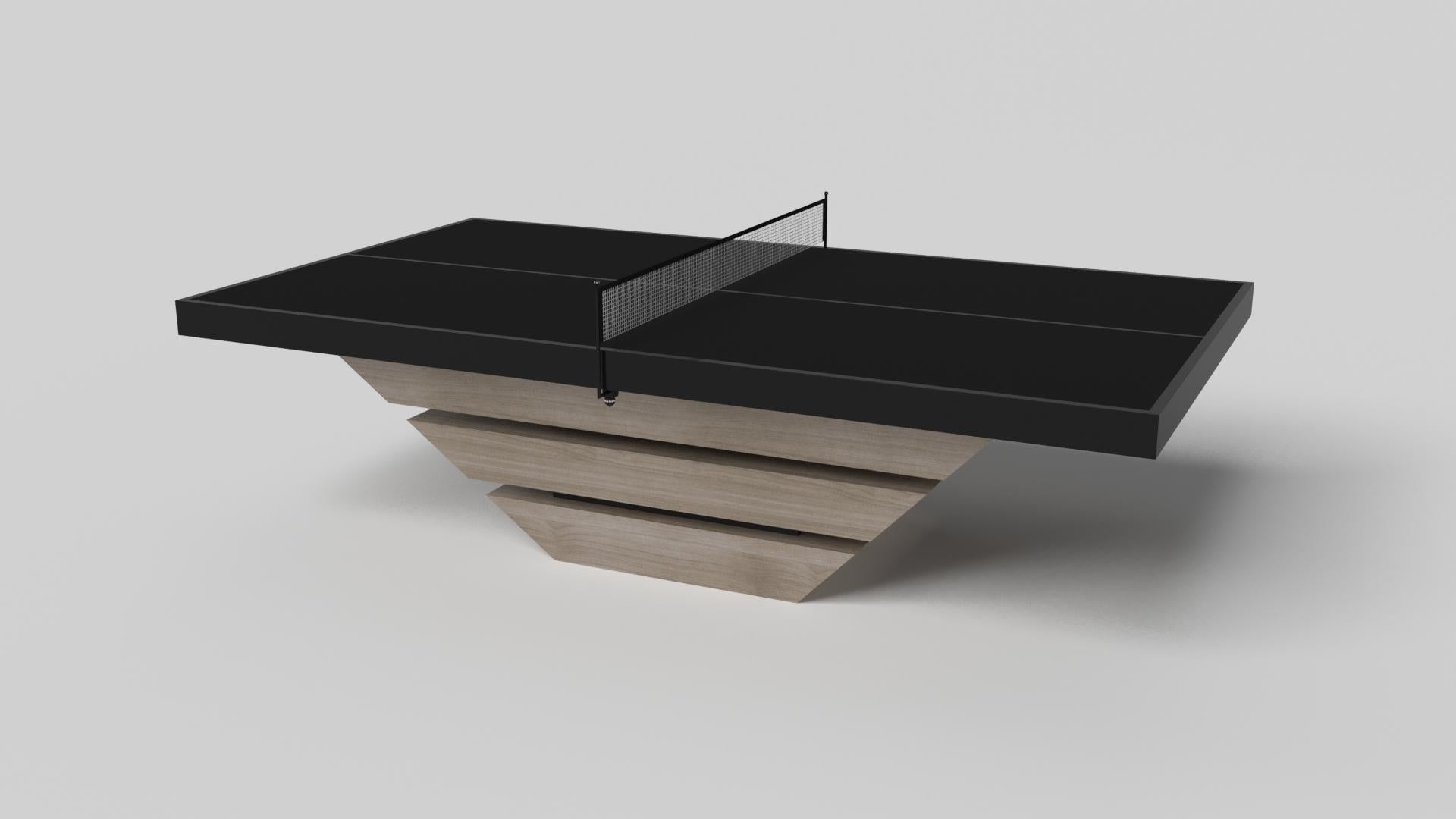 Tres sólidas piezas de metal parecen flotar alrededor de una base central oculta, haciendo de la mesa de ping-pong Louve cromada uno de nuestros diseños más alucinantes. Fabricada en metal resistente y detallada con una red reglamentaria en la parte