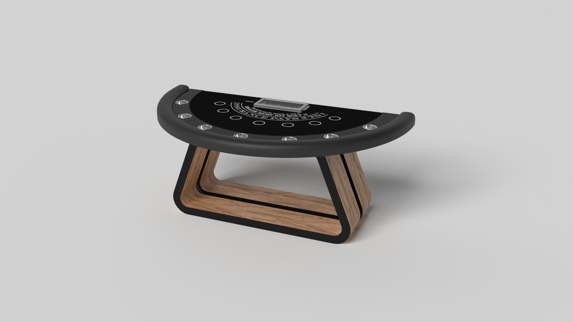 La table de blackjack Luge en noyer est dotée d'une base ouverte aux courbes généreuses et aux bords lisses qui lui confèrent une sensation de légèreté et d'aération. Évoquant la vitesse et l'esprit de mouvement continu, cette table de jeu exclusive