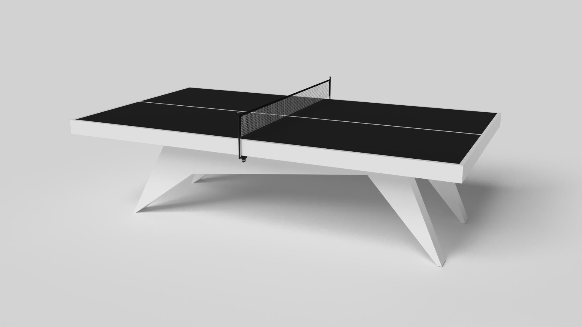 Sencilla pero sofisticada, la mesa de ping-pong Mantis en negro con aluminio cepillado da un giro fresco y moderno a un diseño clásico de cuatro patas. Los ángulos agudos y las patas cónicas proporcionan una estabilidad elegante, mientras que el