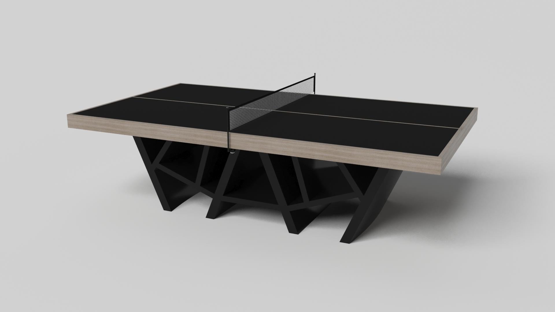 Con una combinación de ángulos agudos, líneas suaves y configuraciones geométricas, la mesa de ping-pong Maze de nogal se caracteriza por una base de inspiración laberíntica con un motivo desconcertante. Bellamente detallada con un tablero negro