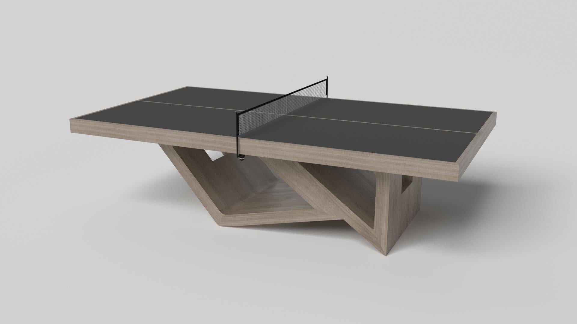 Inspirándose en la belleza de las formas geométricas, la mesa de ping-pong Rumba de aluminio cepillado se caracteriza por una serie de formas huecas y macizas que forman una base asimétrica compensada. Acentuada con un tablero liso y una red de