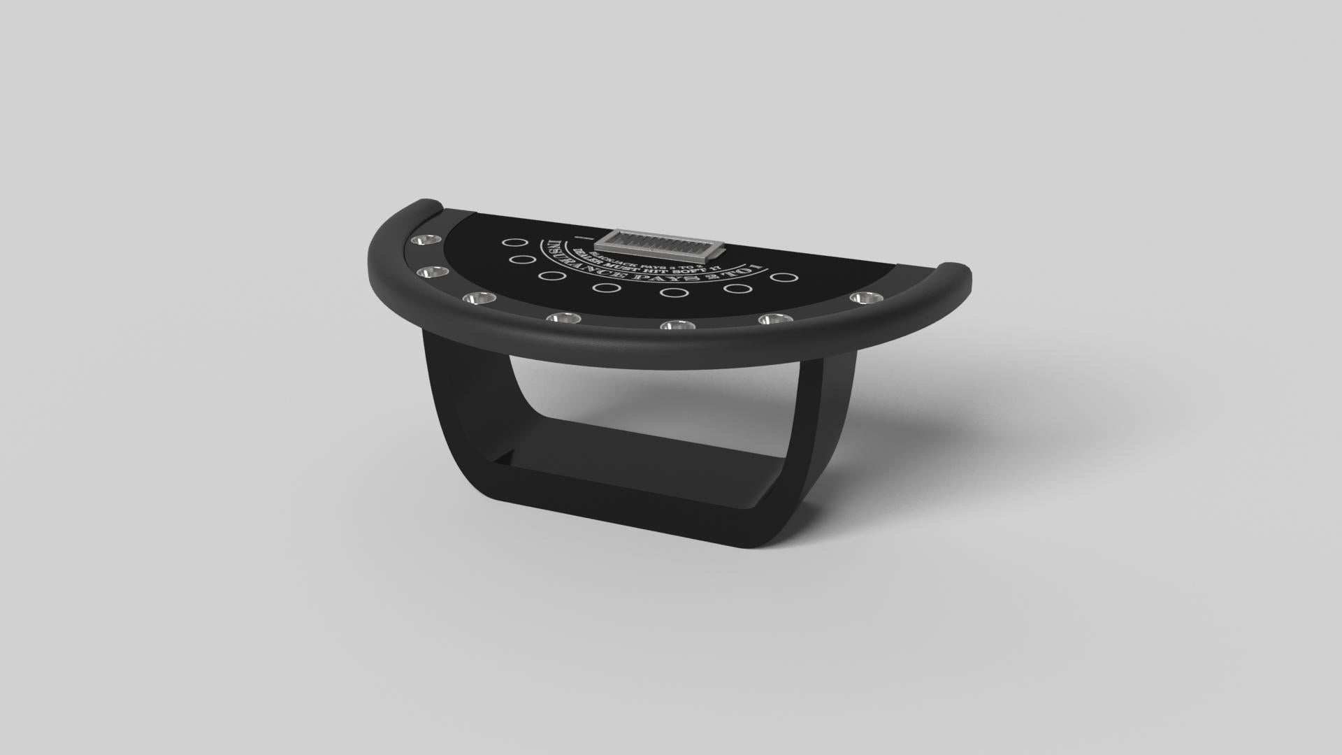 Der handgefertigte Blackjack-Tisch Sid in Schwarz mit seinen raffinierten Akzenten und dem präzise geschwungenen Sockel vereint eine Reihe von glatten Kanten, markanten Details und unkonventionellen Elementen zu einem einzigartigen Ausdruck von