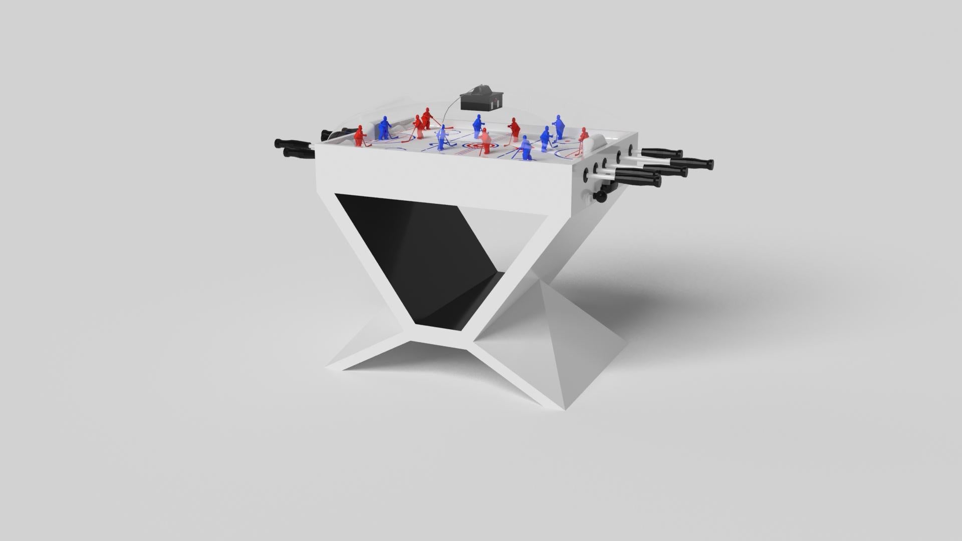 En chrome, la table de hockey Kors dome est un exemple supérieur de formes géométriques contrastées. Cette table présente une base angulaire qui met en valeur la beauté de l'espace négatif vu de face. Vu de côté, il offre une perspective