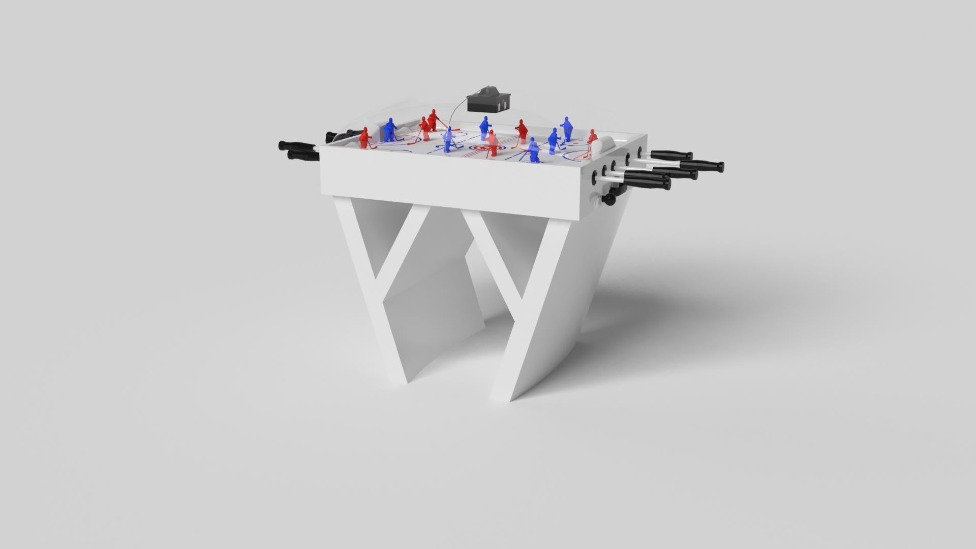 Combinant angles aigus, lignes douces et configurations géométriques, la table de hockey Maze dome en noyer se caractérise par une base inspirée d'un labyrinthe au motif mystificateur. Magnifiquement détaillée avec un plateau noir lisse pour le jeu,
