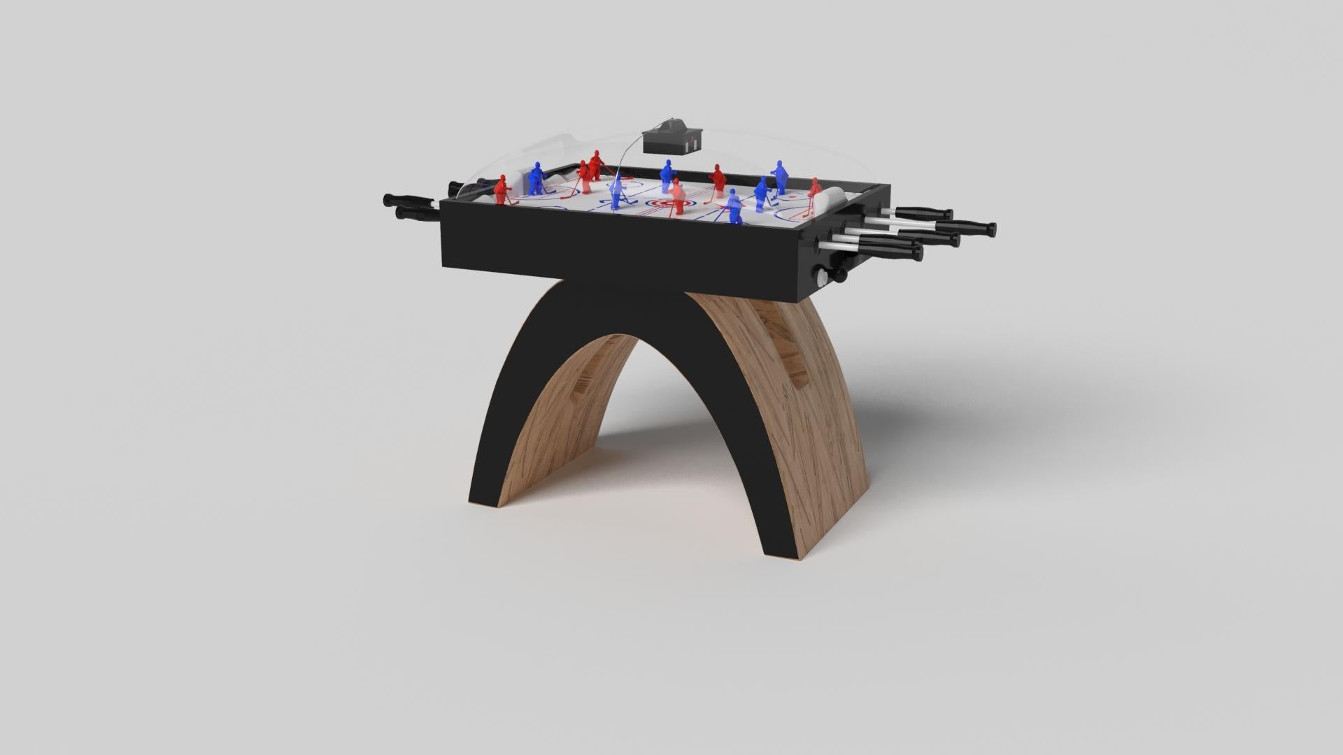Una base aperta e arcuata si bilancia magnificamente con i bordi duri del piano rettangolare, rendendo il tavolo da ping pong Zenith in nero e rosso un'impressionante giustapposizione di forme moderne e geometriche. Minimalista nel suo fascino ma