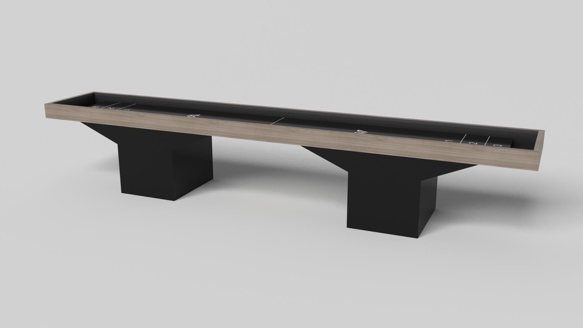 Le design minimaliste rencontre l'élégance opulente dans la table de shuffleboard Trestle. Détaillée avec une surface professionnelle pour des jeux sans fin, cette table contemporaine est fabriquée de manière experte. Les pieds carrés lui confèrent