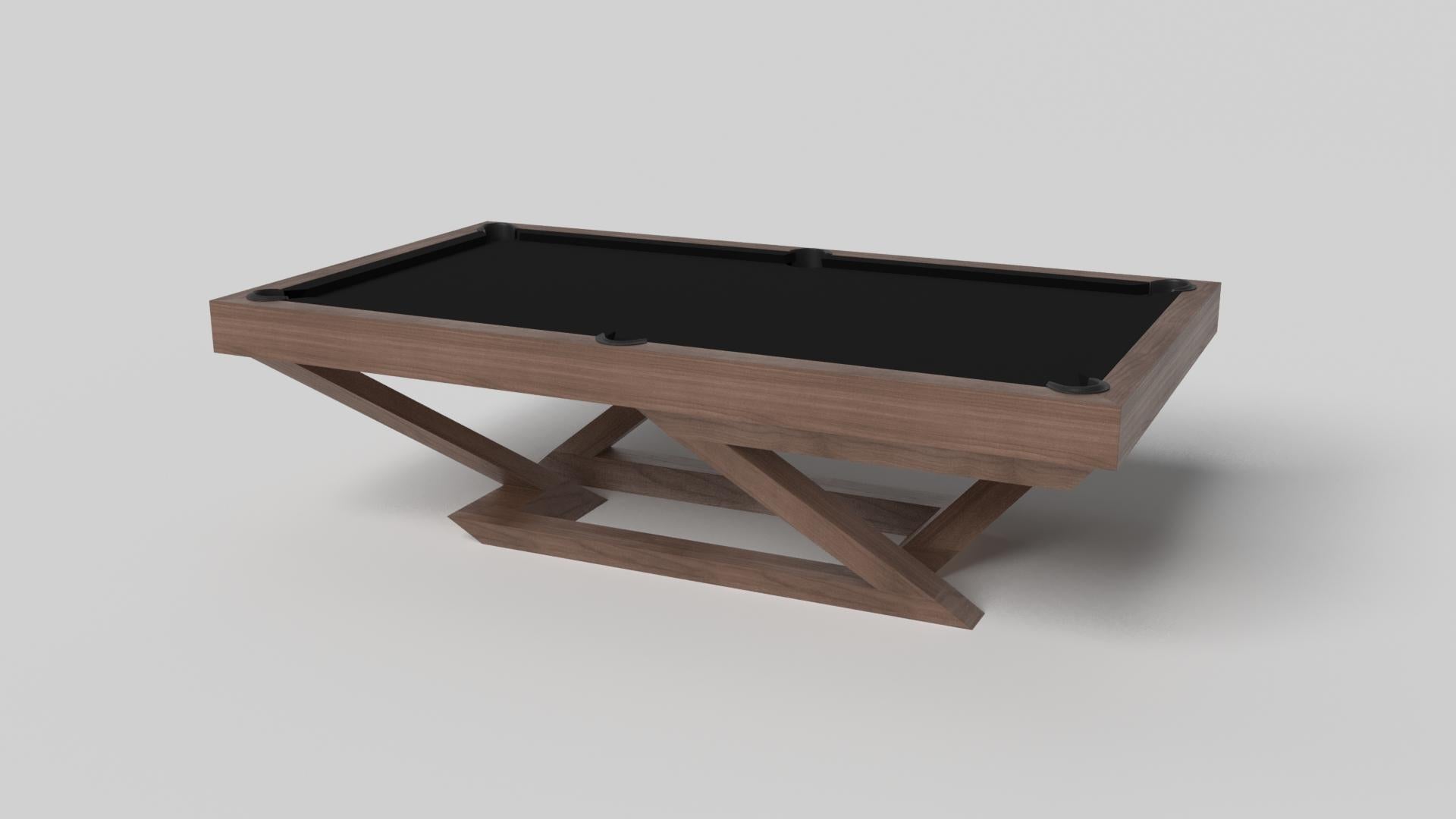 Der Trinity-Billardtisch aus schwarzem Chrom mit rotem Akzent ist eine zeitgemäße Komposition aus klaren Linien und schlanken Kanten und ist ein eleganter Ausdruck modernen Designs. Dieser handgefertigte und detaillierte Tisch mit einer regulären