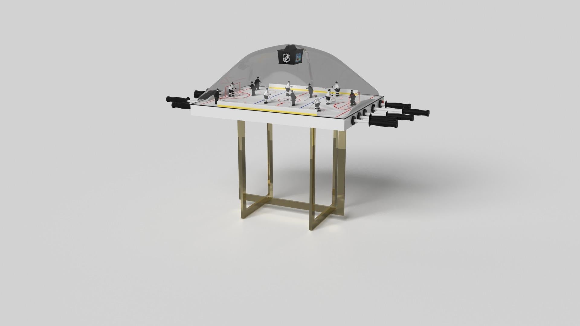 Avec une base ouverte en métal, notre table Beso est une expression unique de formes contemporaines et d'espace négatif. Cette table de hockey à dôme est fabriquée à la main par nos maîtres artisans avec une base rectangle dans rectangle qui reprend