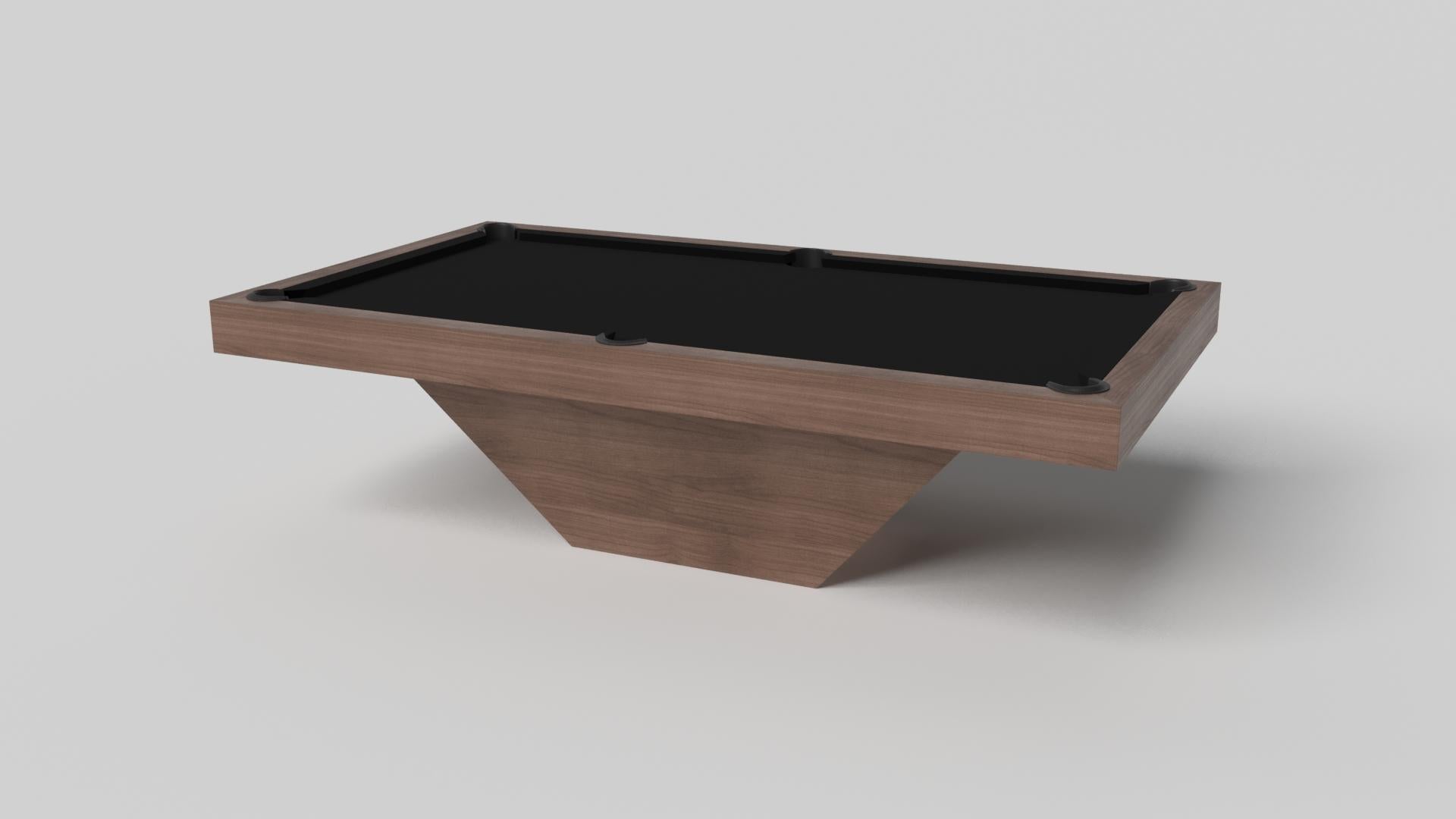 Fabriqué à la main avec des lignes épurées, des angles vifs et une base pyramidale, le billard Vogue en chrome et noir trouve l'équilibre parfait entre le style inspiré du sport et le design contemporain. Intemporelle dans son attrait et Revere pour