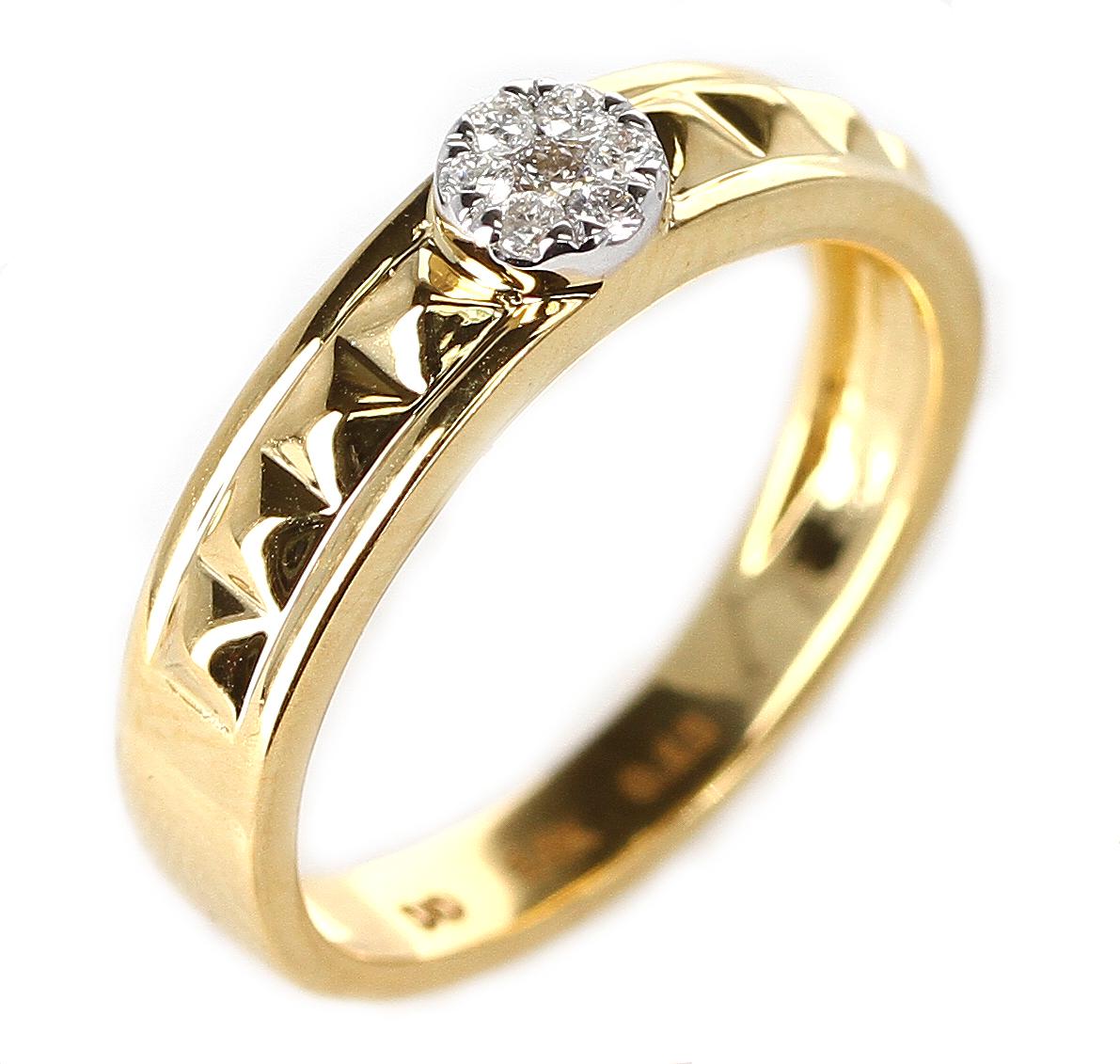 Elevated Pyramid Yellow Gold Ring with Diamonds, 14 Karat In New Condition In New York, NY