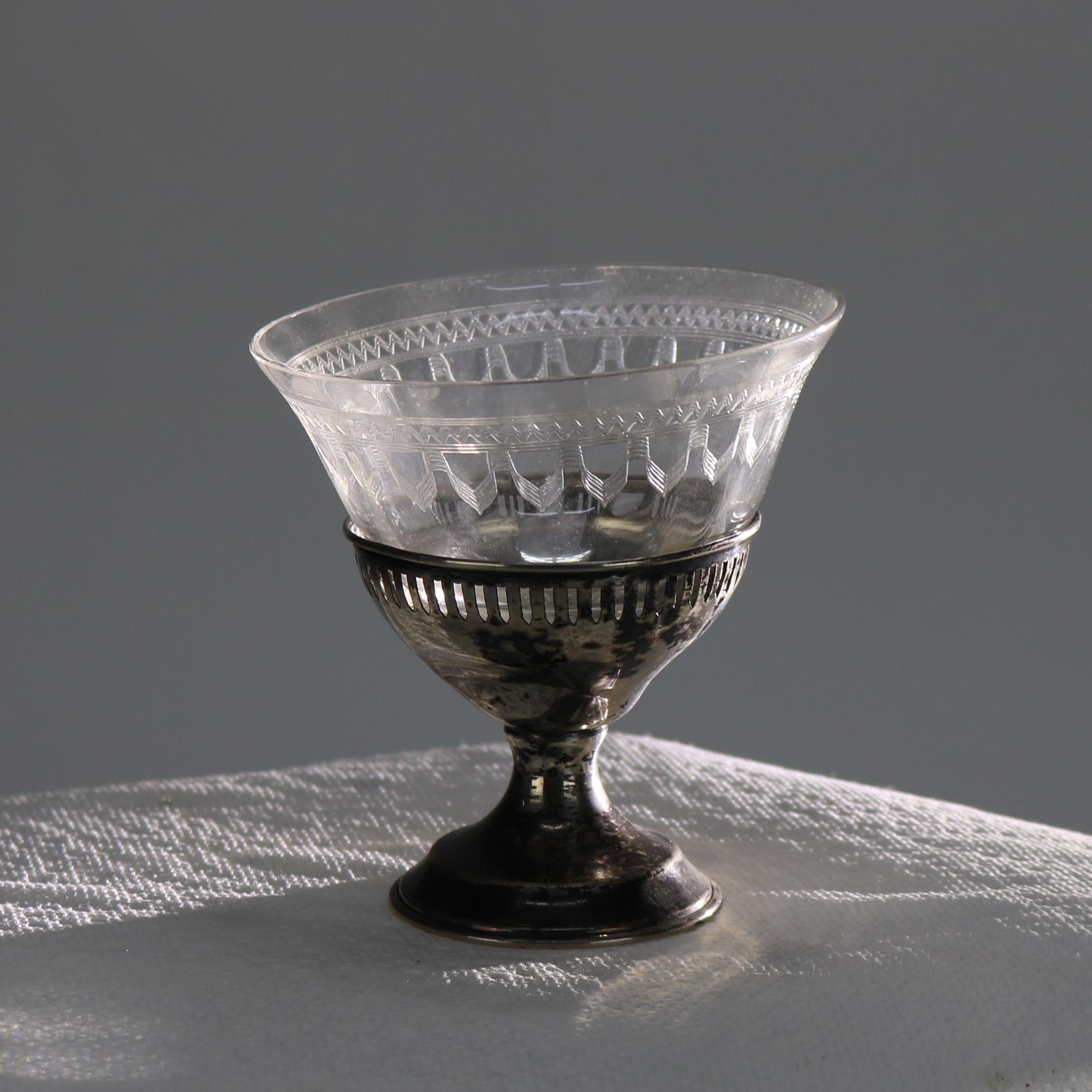 Eleven assiettes à dessert anciennes en argent sterling avec inserts en verre c1920 Bon état - En vente à Big Flats, NY