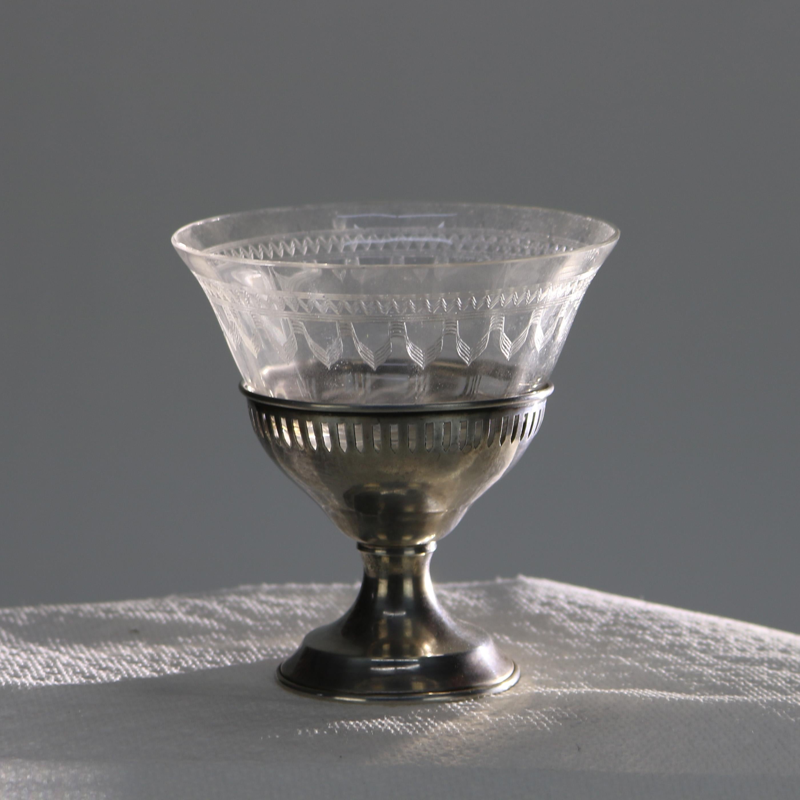 Eleven assiettes à dessert anciennes en argent sterling avec inserts en verre c1920 en vente 1