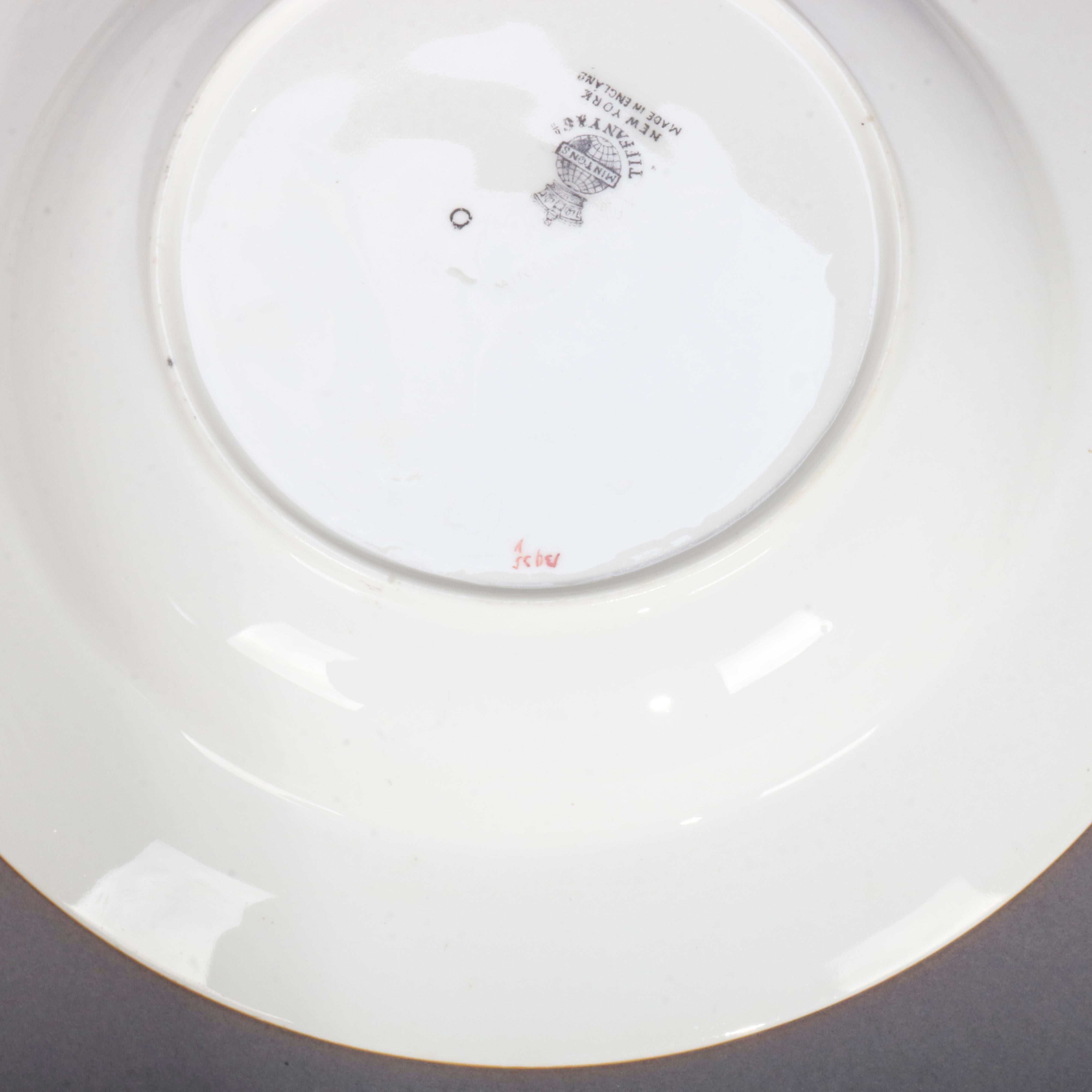 Englische Mintons-Schalen mit breitem Rand aus feinem Porzellan mit Blumengirlandenmotiv, neu mit Etikett im Zustand „Gut“ im Angebot in Big Flats, NY