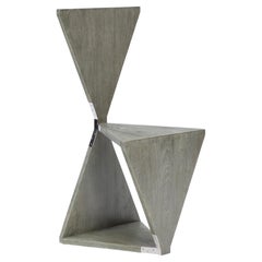 ""Elfenbein" Grau gewaschener Flurstuhl aus massivem Teakholz entworfen von Maximilian Eicke für Max