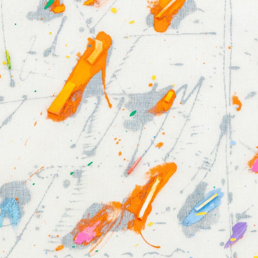 Elfi Schuselka (austriaca, 1940), Sin título, Técnica mixta sobre malla con elementos de espuma pintados, 1980, collage abstracto, firmado y fechado en el reverso, sin enmarcar. 40
